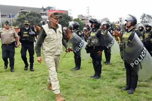 Víctor Torres, ministro del Interior, supervisó preparación de policías de la USE. ANDINA/Difusión