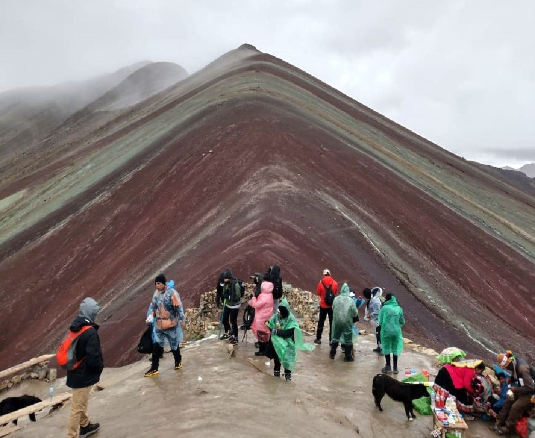 Un nuevo enfrentamiento entre comunidades del distrito de Cusipata obliga a suspender la visita a la montaña de Siete Colores o Vinicunca, uno de los principales atractivos de Cusco.