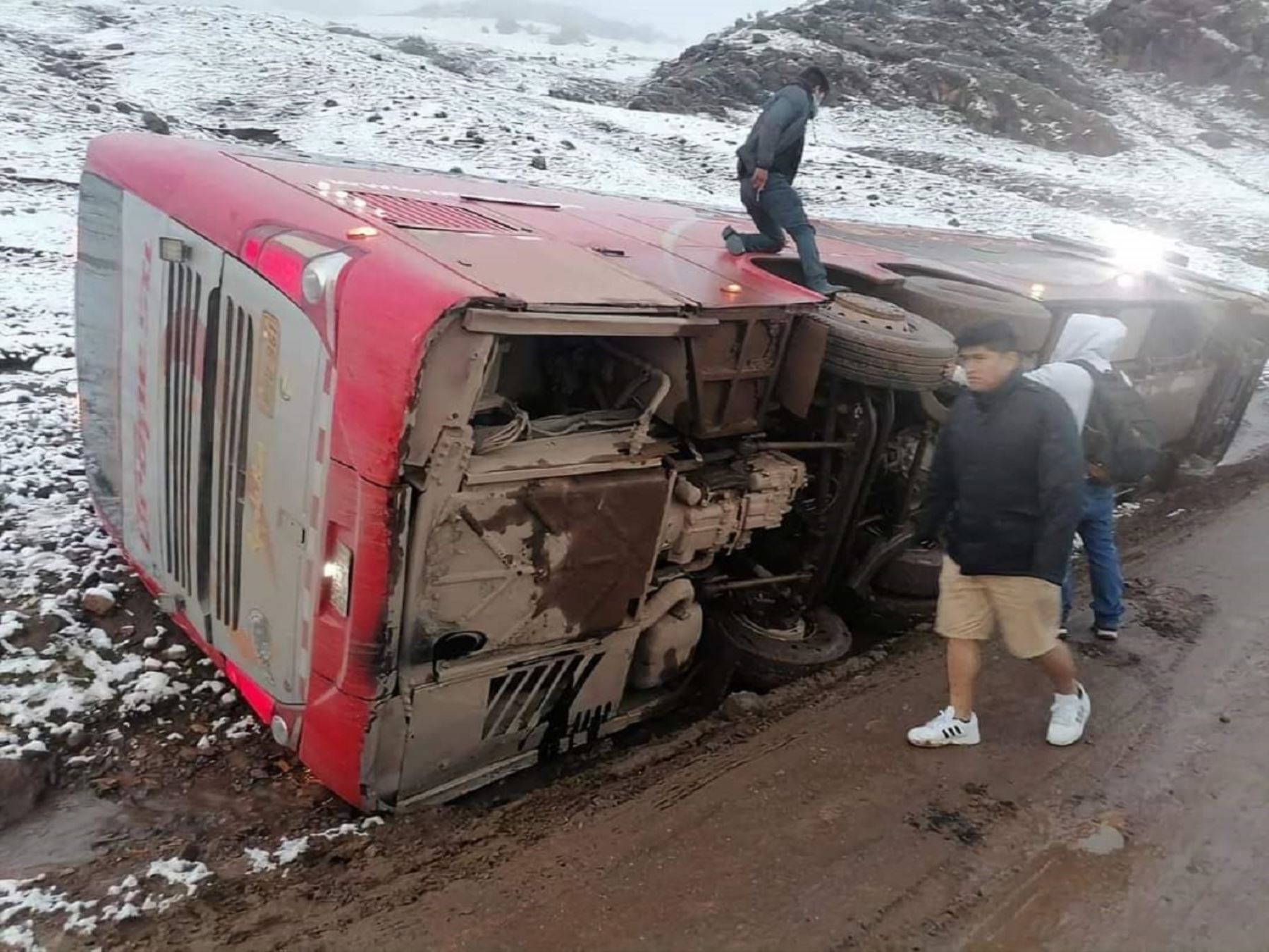Bus interprovincial de la empresa Oropesa, que cubría la ruta Lima-Huancavelica, sufre despiste y deja 12 heridos. ANDINA/Difusión