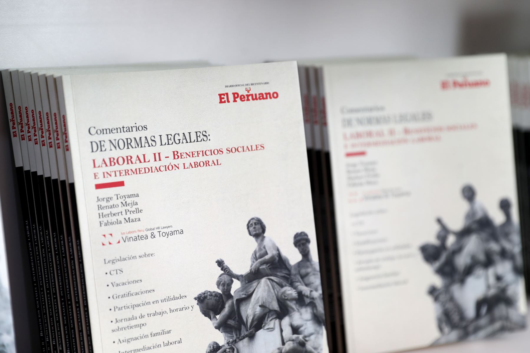 El fondo editorial de Editora Perú presentó el libro “Comentarios de Normas Legales: Laboral II”, en la 44° edición de la Feria del Libro Ricardo Palma en Miraflores. Foto: ANDINA/Daniel Bracamonte