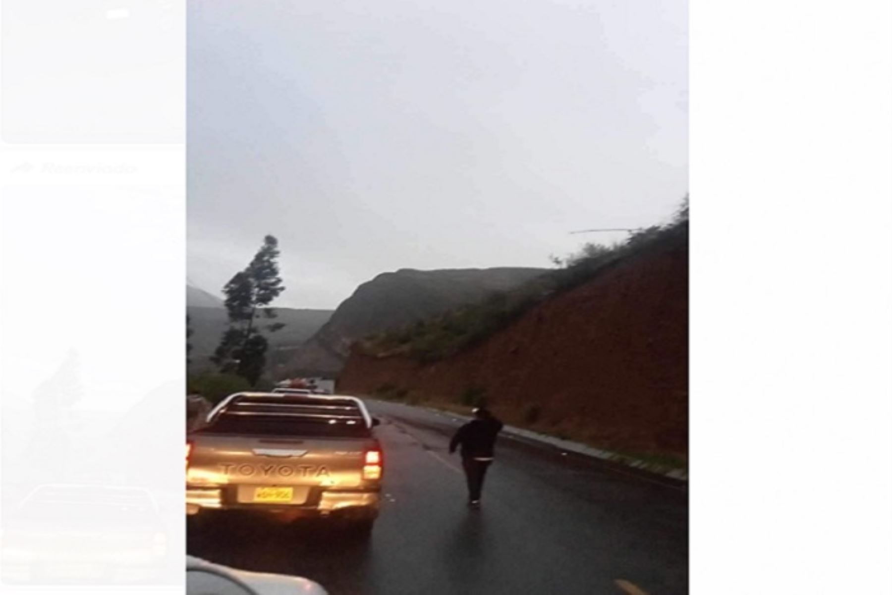 En la mañana, el Senamhi emitió una alerta del riesgo de activación de quebradas en varias regiones, incluida Huancavelica.
