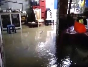 Varias viviendas de la ciudad Huancayo resultaron inundadas tras la torrencial lluvias que afectó ayer durante varias horas a la capital de la región Junín. Foto: Pedro Tinoco