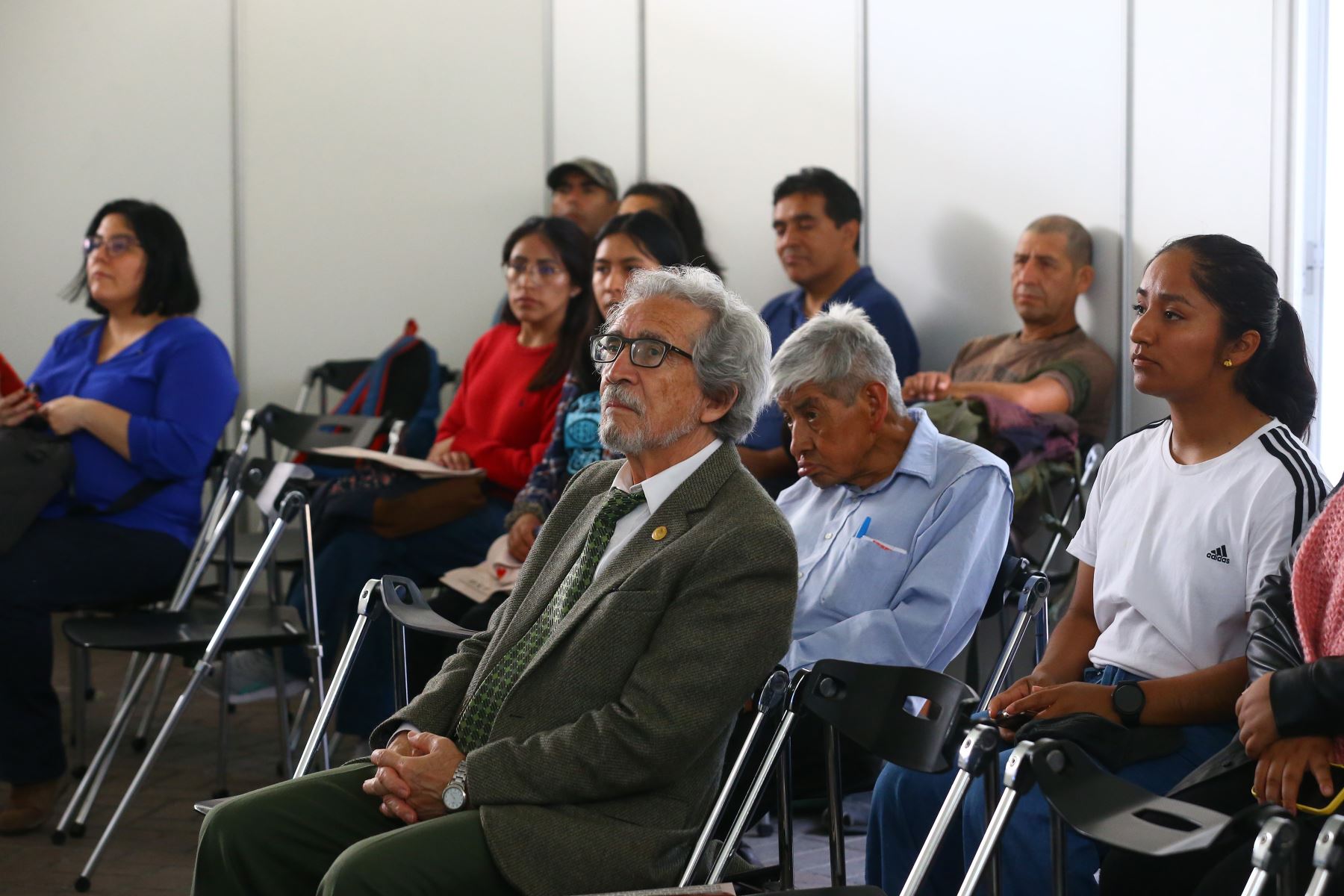 El público participó  en el conversatorio "El Peruano: Rumbo al Bicentenario" que se realizó en la Feria del Libro Ricardo Palma.
Foto: ANDINA/ Eddy Ramos