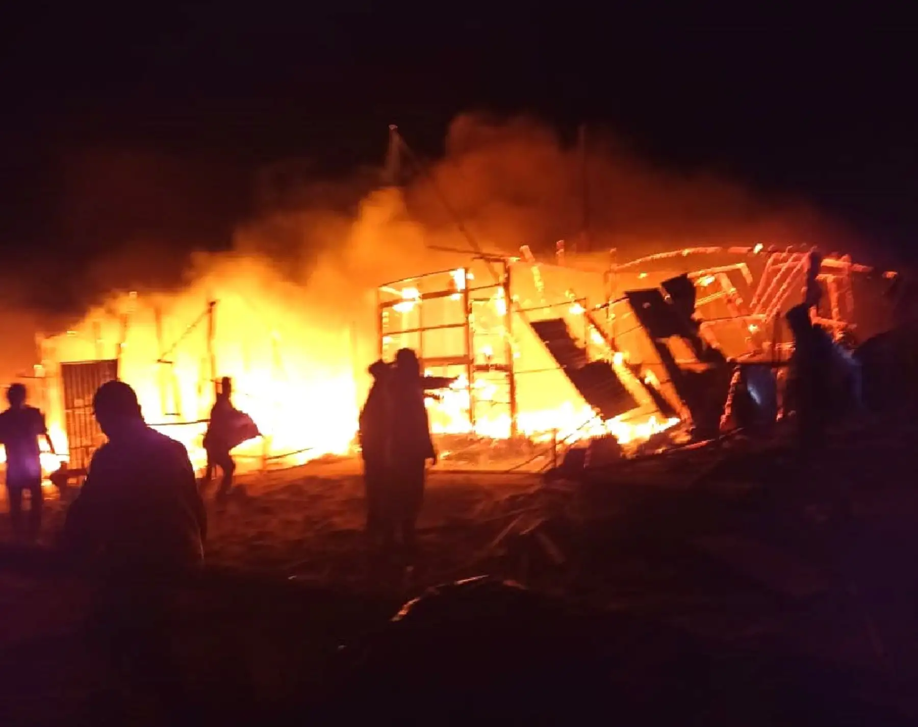 Incendio urbano en Chimbote causa dos heridos y destruye diez viviendas, dejando más de 30 damnificados. Foto: ANDINA/difusión.