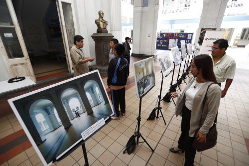 Inauguración de la exposición fotográfica Orgullo Guadalupano organizada por Editora Perú