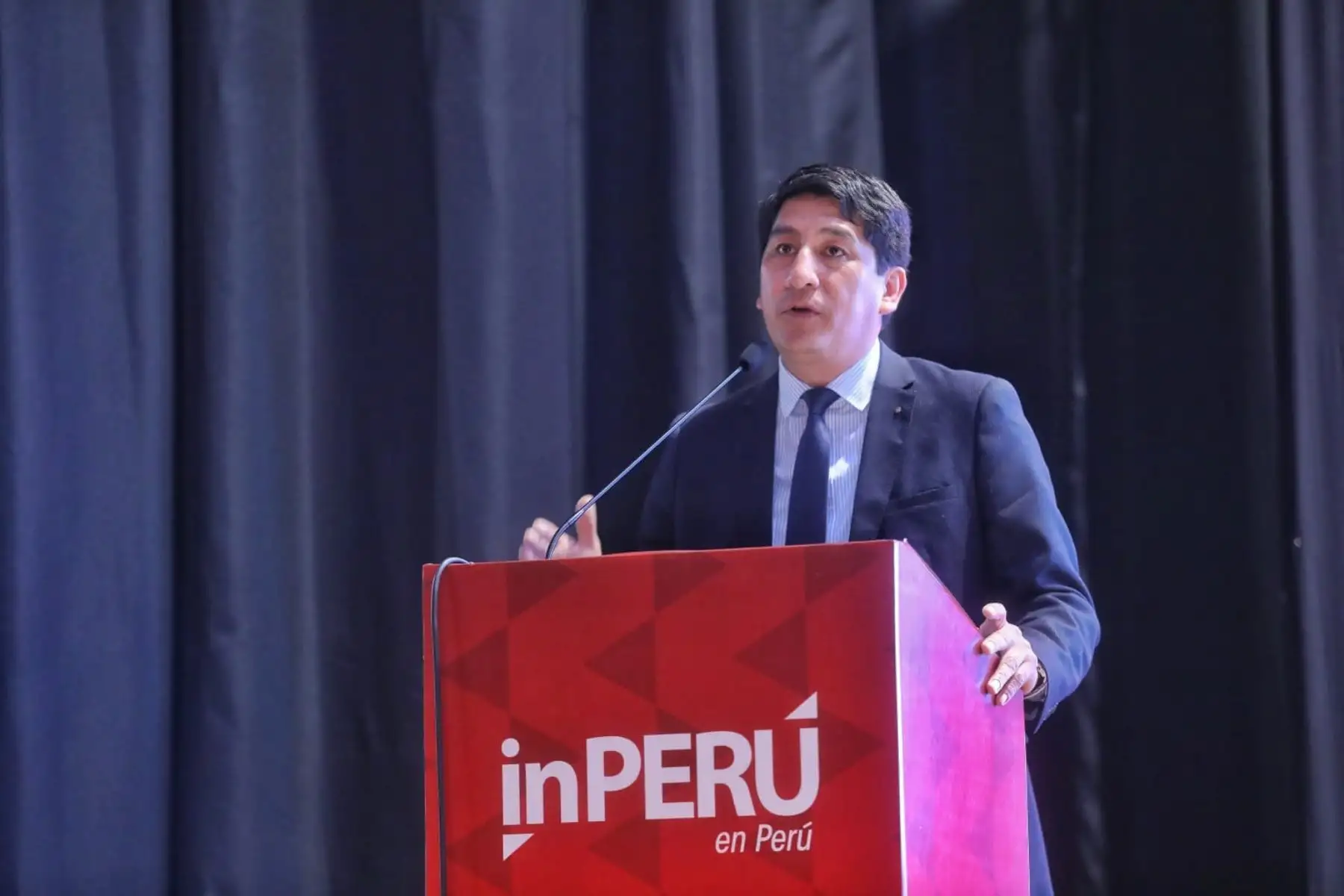 Viceministro de Transportes, Ismael Sutta.