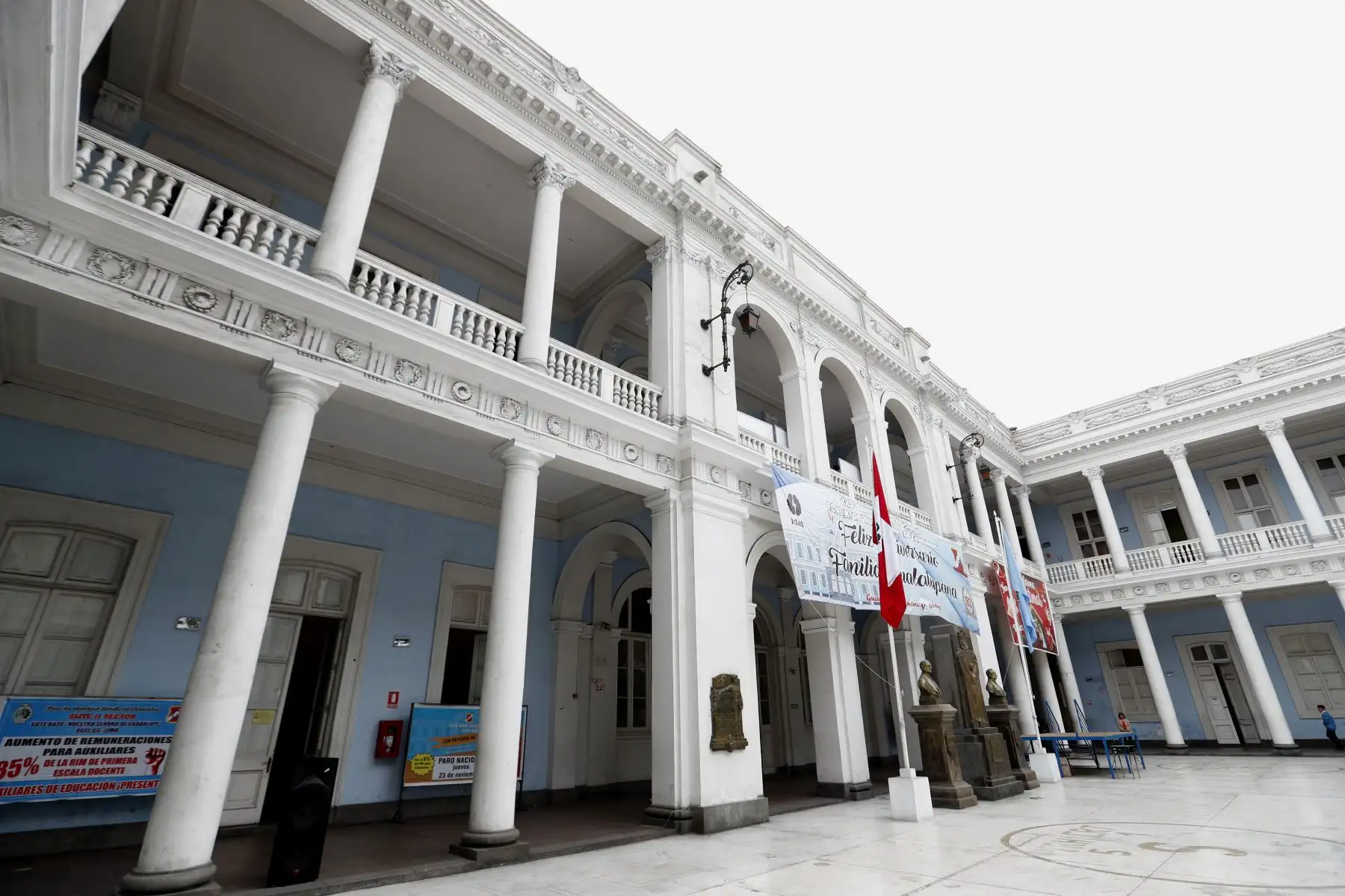 El programa Abraza un Colegio tiene como objetivo avanzar hacia el cierre de brechas históricas de infraestructura escolar. Foto: ANDINA/Daniel Bracamonte.