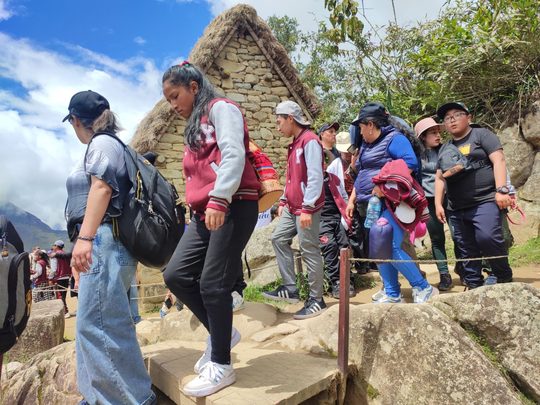 Más de 4,600 escolares en situación de pobreza extrema pudieron visitar gratis Machu Picchu, nuestro ícono turístico y una de las siete nuevas maravillas del mundo. ANDINA/Percy Hurtado Santillán