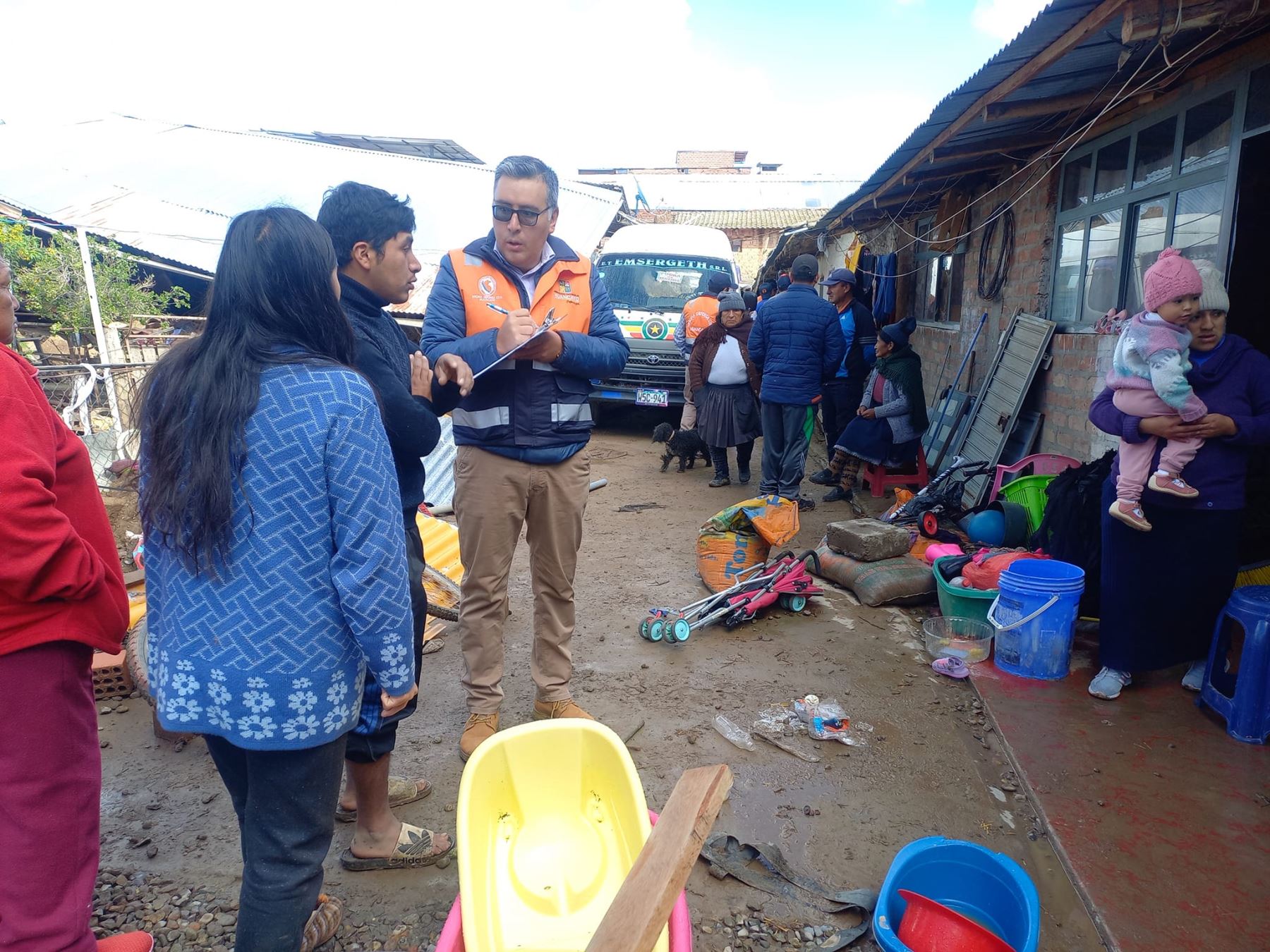 Personal de la Oficina de Gestión del Riesgo de Desastres de la Municipalidad de Huancayo realizó la evaluación de las viviendas afectadas por las lluvias intensas.  ANDINA/Difusión