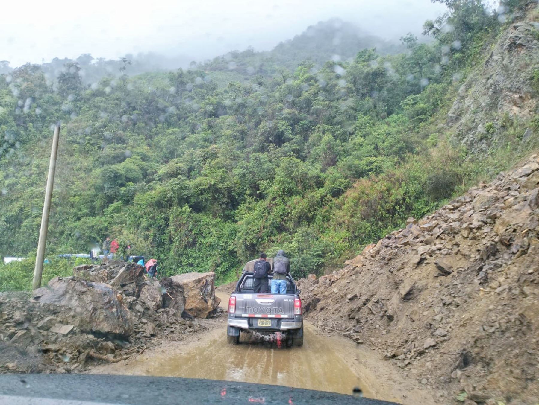 Restablecen el tránsito vehicular en la carretera Central, en el tramo Huánuco - Tingo María que se encontraba interrumpido a causa de un derrumbe. ANDINA/Difusión