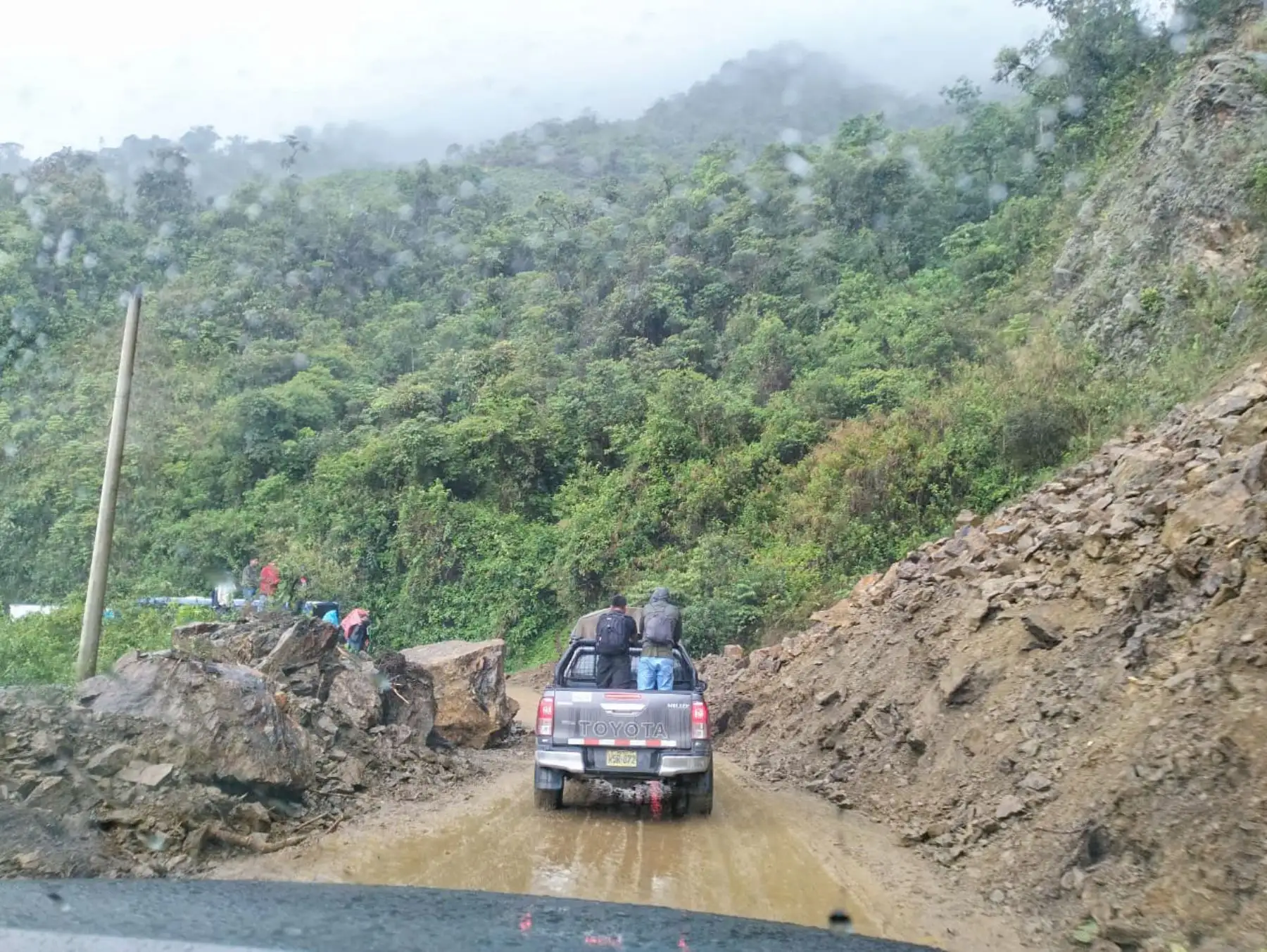 Restablecen el tránsito vehicular en la carretera Central, en el tramo Huánuco - Tingo María que se encontraba interrumpido a causa de un derrumbe. ANDINA/Difusión