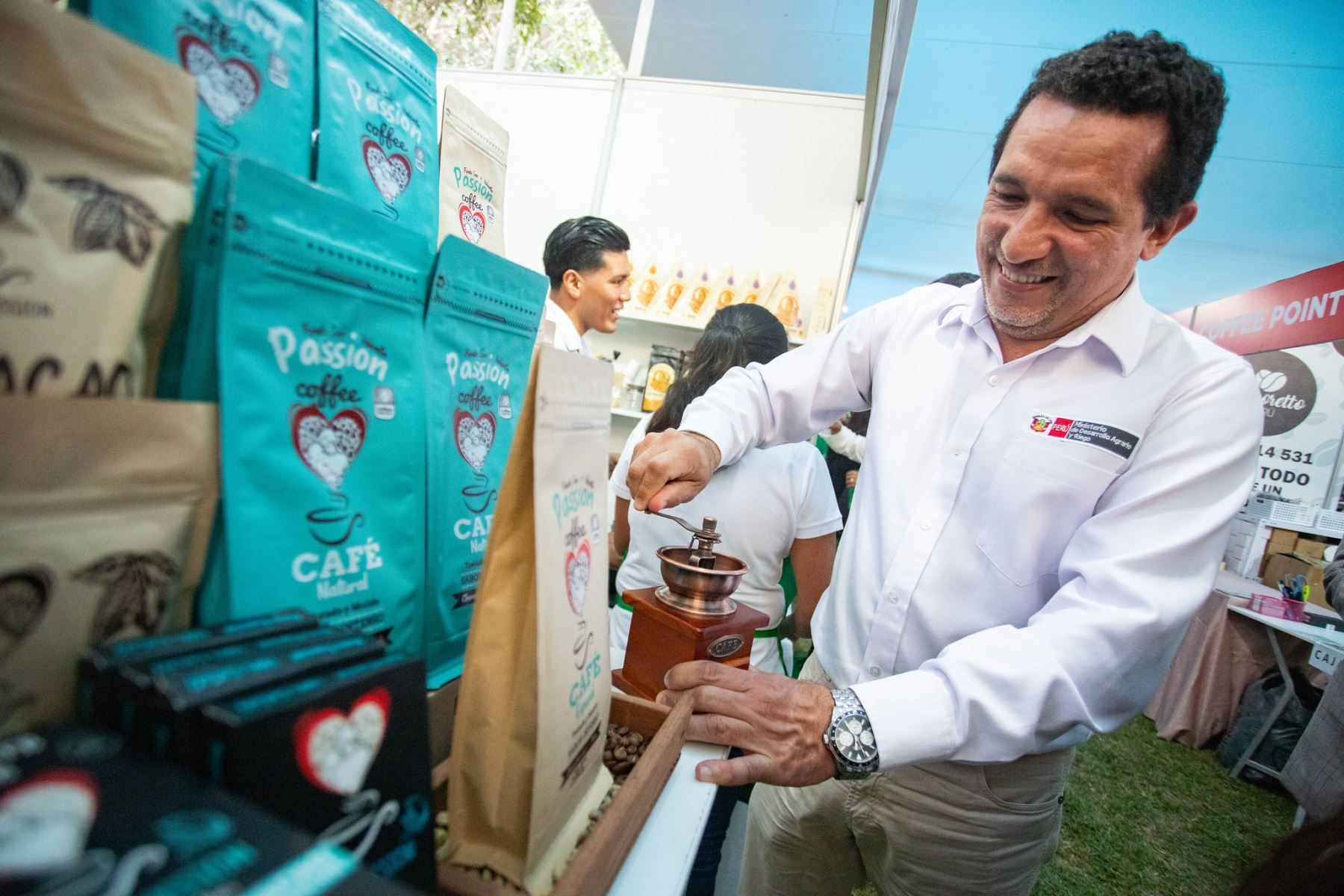 Este último año, el Perú se consolidó como uno de los principales exportadores de café de calidad y logró conquistar 52 mercados internacionales. Por ello, Barrantes indicó que hay más de 200 mil productores de café en el Perú, lo que vincula a más de un millón de personas.
Foto: ANDINA/MIDAGRI