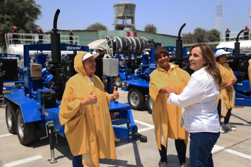 Presidenta Boluarte presenta en Piura equipamiento para enfrentar fenómeno El Niño
