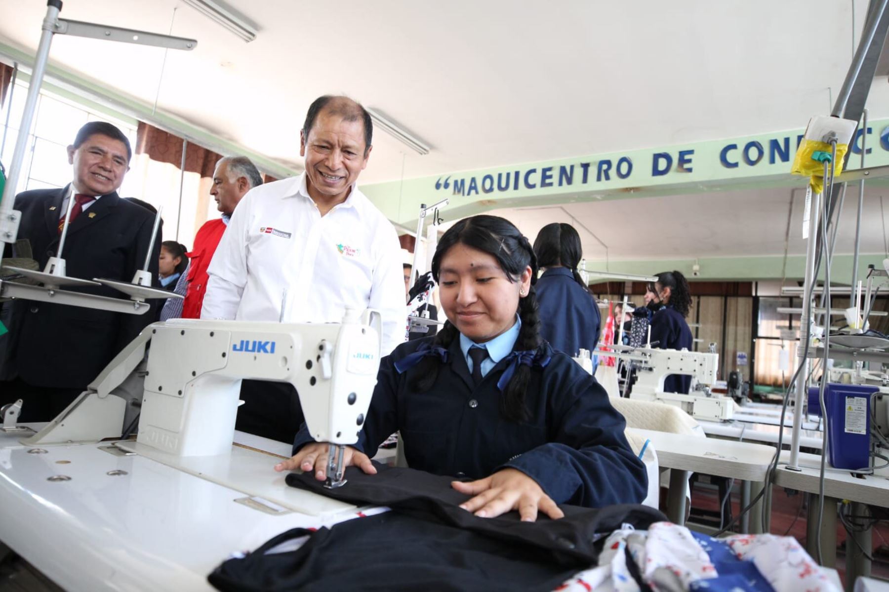 El ministro Daniel Maurate visitó el Politécnico Rafael Santiago Loayza, ubicado en Santa Rosa, región Arequipa. Foto: ANDINA/MTPE