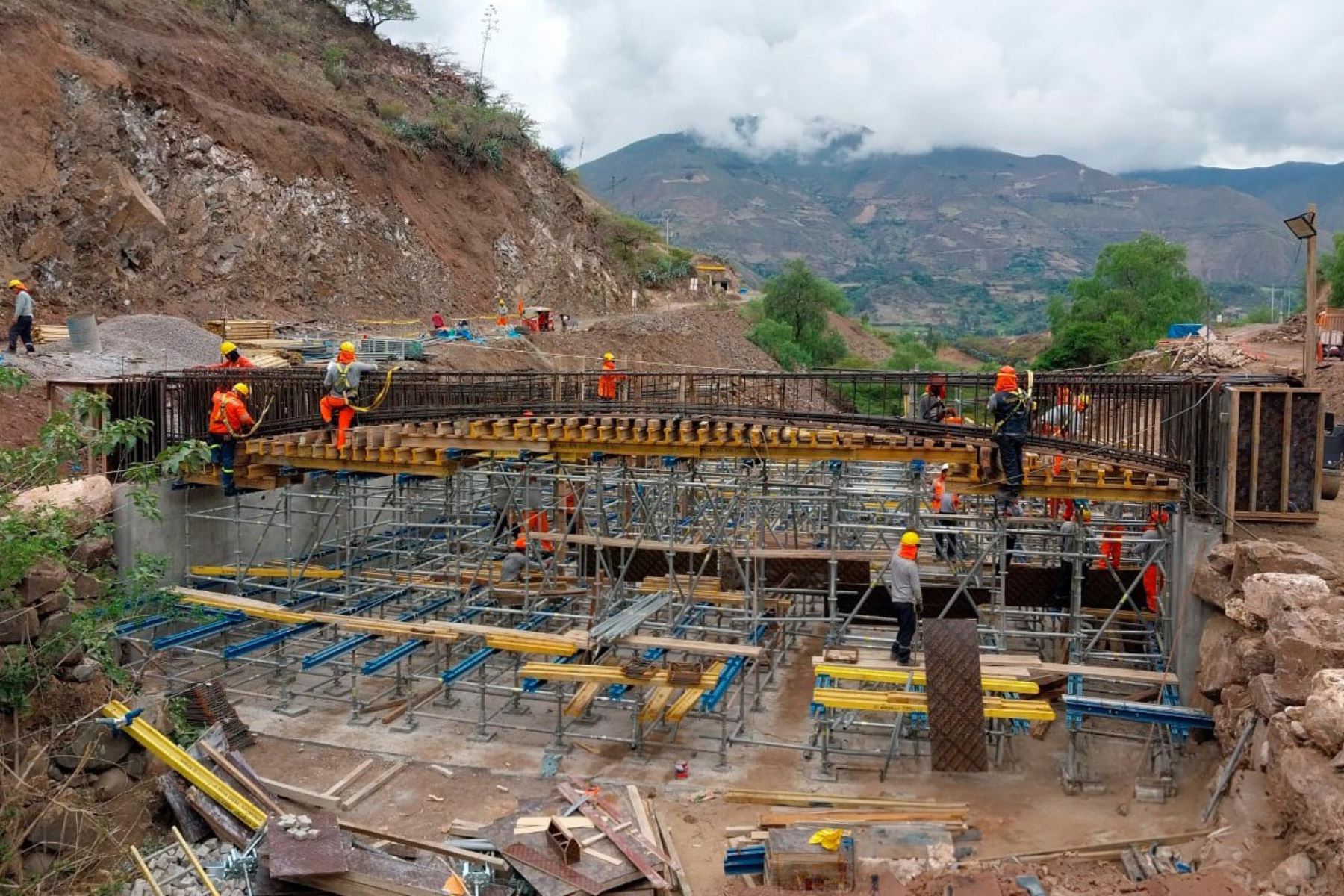 Con el objetivo de que los ciudadanos estén mejor conectados e integrados, el MTC informó que la ejecución del puente Sondorillo, ubicado en la provincia piurana de Huancabamba, tiene un avance del 56 %. Foto: ANDINA/MTC