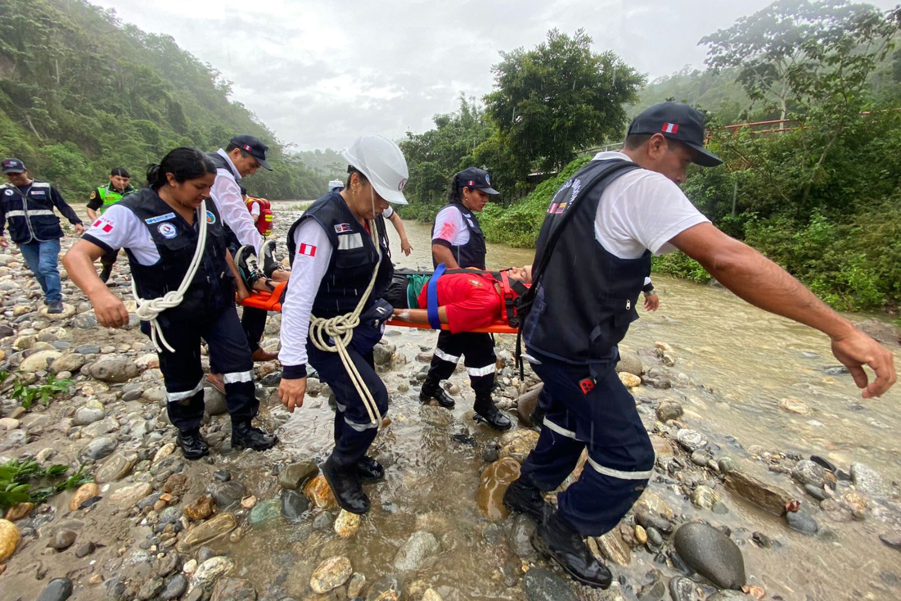 El Ministerio de Salud realizó un simulacro binacional de inundación en el Corredor Zamora Chinchipe-Cajamarca, frontera entre Perú y Ecuador, con el objetivo de evaluar y fortalecer la capacidad de respuesta de la población y del personal de salud ante una emergencia real. Foto: ANDINA/Minsa