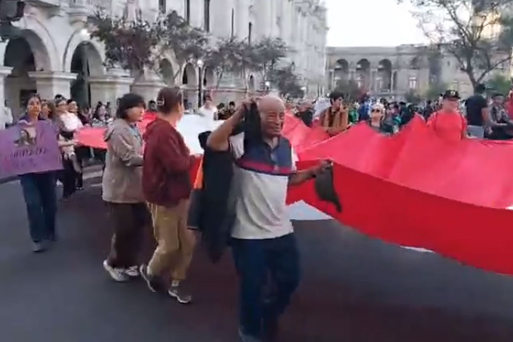 Movilización política realizada en las calles del centro de Lima hoy. Captura TV