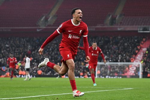 Alexander-Arnold celebra su gol que le dio el triunfo al Liverpool