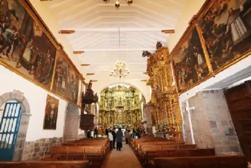 Durante los trabajos de restauración se descubrió una pintura mural que estuvo cubierta por lienzos.