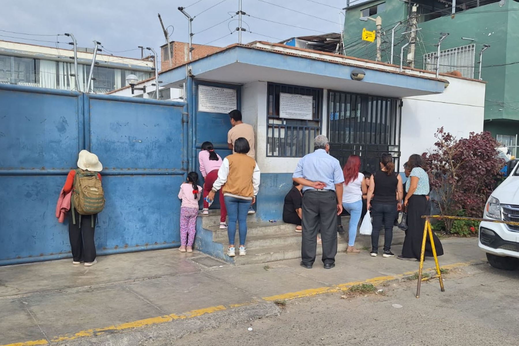Deudos llegaron a la División de Medicina Legal II del Ministerio Público en la región La Libertad. Foto: ANDINA/Cortesía Luis Puell