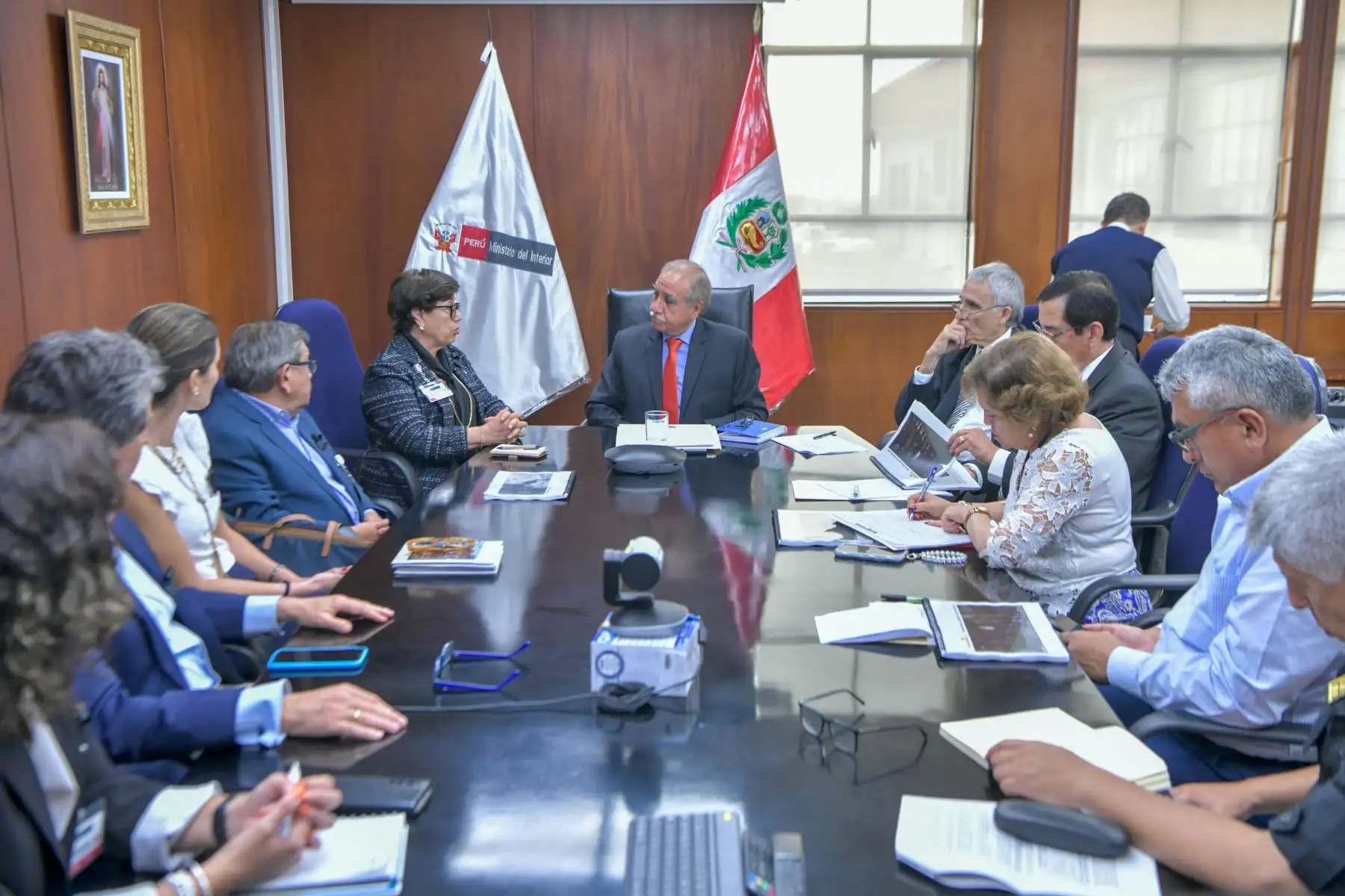 Autoridades de Mininter y Minem sostuvieron reunión con representantes de minera Poderosa