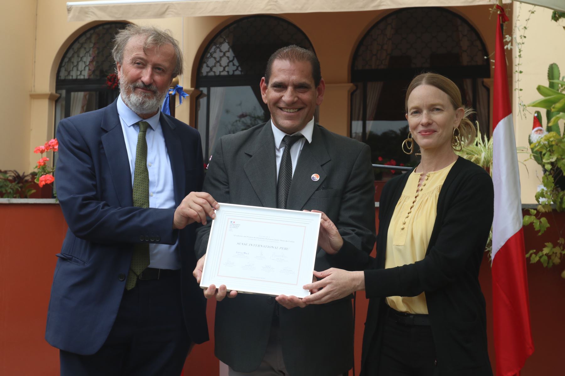 Entrega del Premio de Derechos Humanos "Javier Pérez de Cuéllar" por la Embajada de Francia