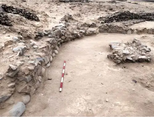Arqueólogos españoles hallaron un complejo arqueológico de la época Wari en Nasca (Ica). Su construcción se sitúa entre los siglos VII y X y en su interior se hallaron vestigios de cerámica y otros utensilios. Foto: Proyeccto La Puntilla