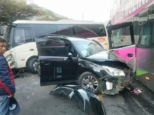 Un triple choque se registró esta mañana en la carretera Central, a la altura del distrito de Ricardo Palma.