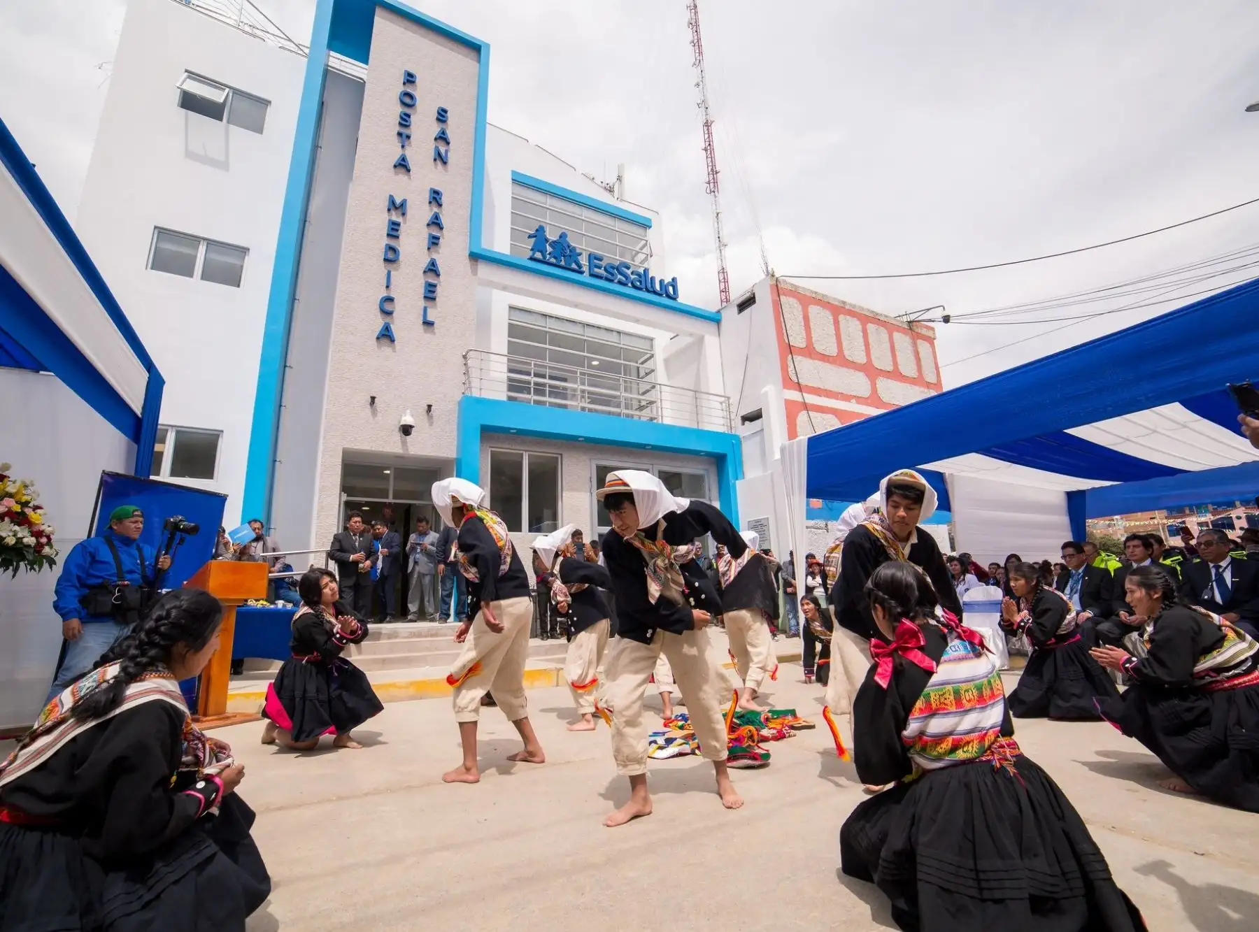 Con presencia de autoridades y pobladores y en un ambiente festivo fue entregado el local donde funcionará la posta médica de EsSalud en el distrito de Antauta, en Puno. El local fue construido gracias al convenio marco suscrito por la comuna distrital y la minera Minsur. ANDINA/Difusión