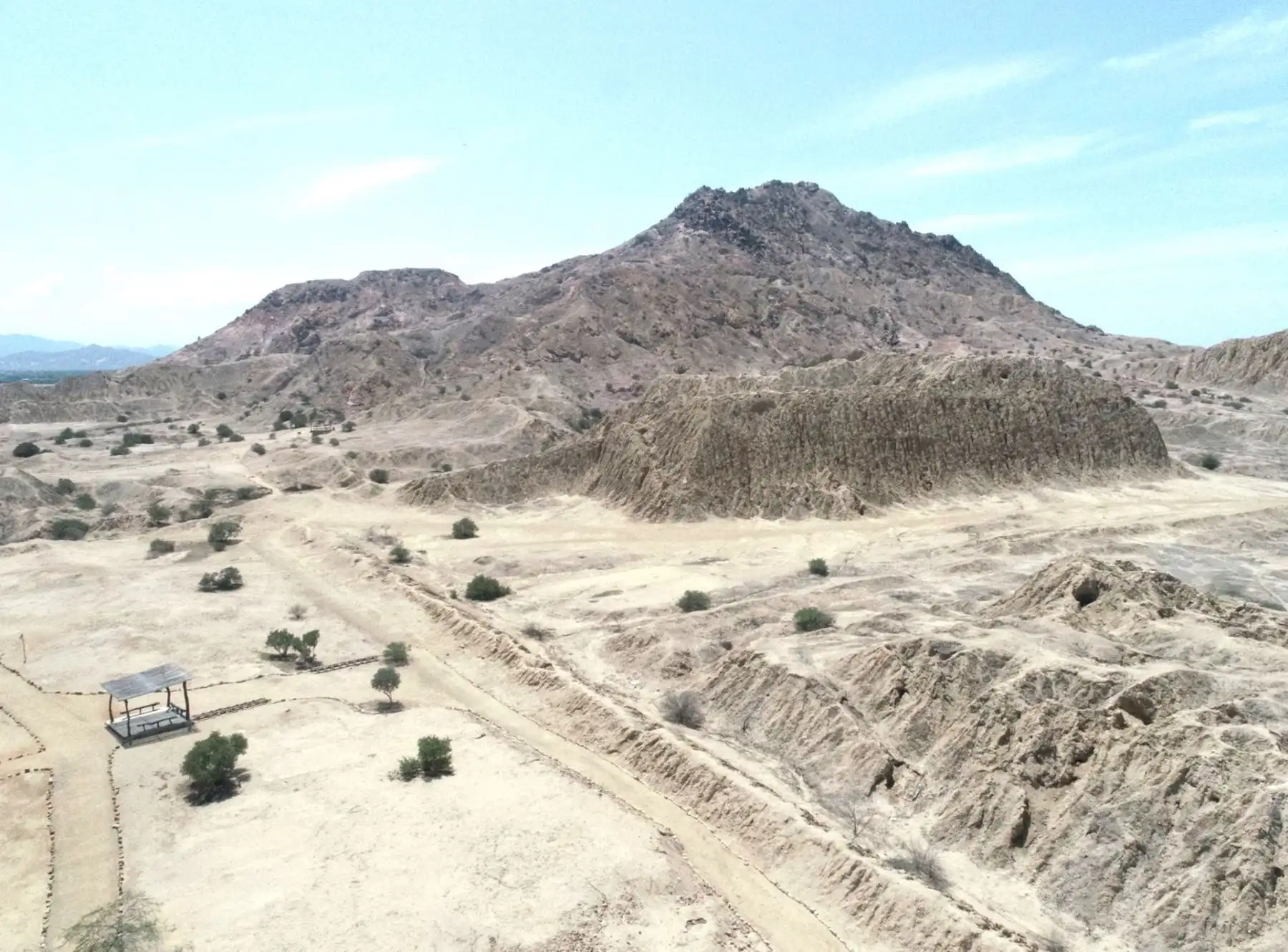 Huaca Larga, el monumental sitio ubicado dentro del complejo arqueológico Túcume, es una de las pirámides de adobe más extensas del mundo y será protegida ante posibles lluvias intensas causadas por el Fenómeno El Niño. ANDINA/Difusión