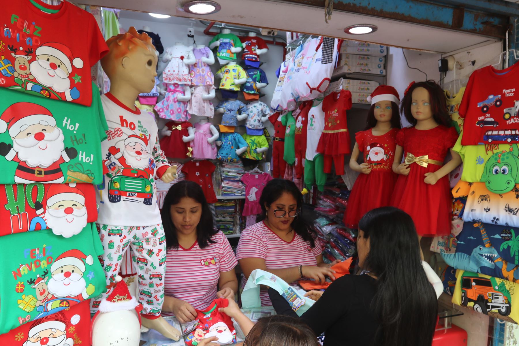 Ventas navideñas en el emporio comercial textil de Gamarra. ANDINA/Héctor Vinces