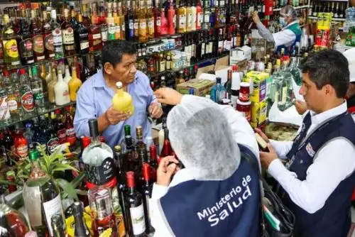 Ministerio de Salud encabezó megaoperativo en el Centro de Lima para garantizar calidad en productos. Foto: Andina/Cortesía