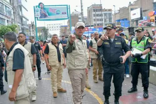 Víctor Torres, ministro del Interior, en el emporio comercial del jirón Gamarra. ANDINA/Difusión