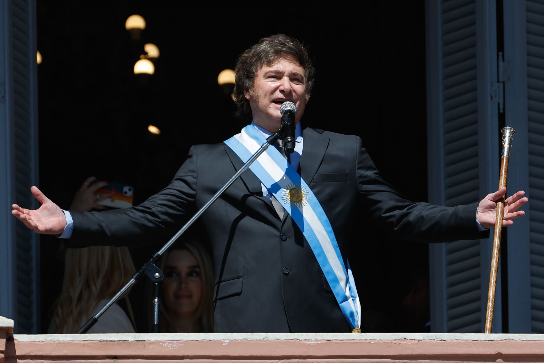 Javier Milei juró este domingo como nuevo presidente de Argentina en el Congreso de la Nación, en Buenos Aires, por el período 2023-2027. Foto: EFE