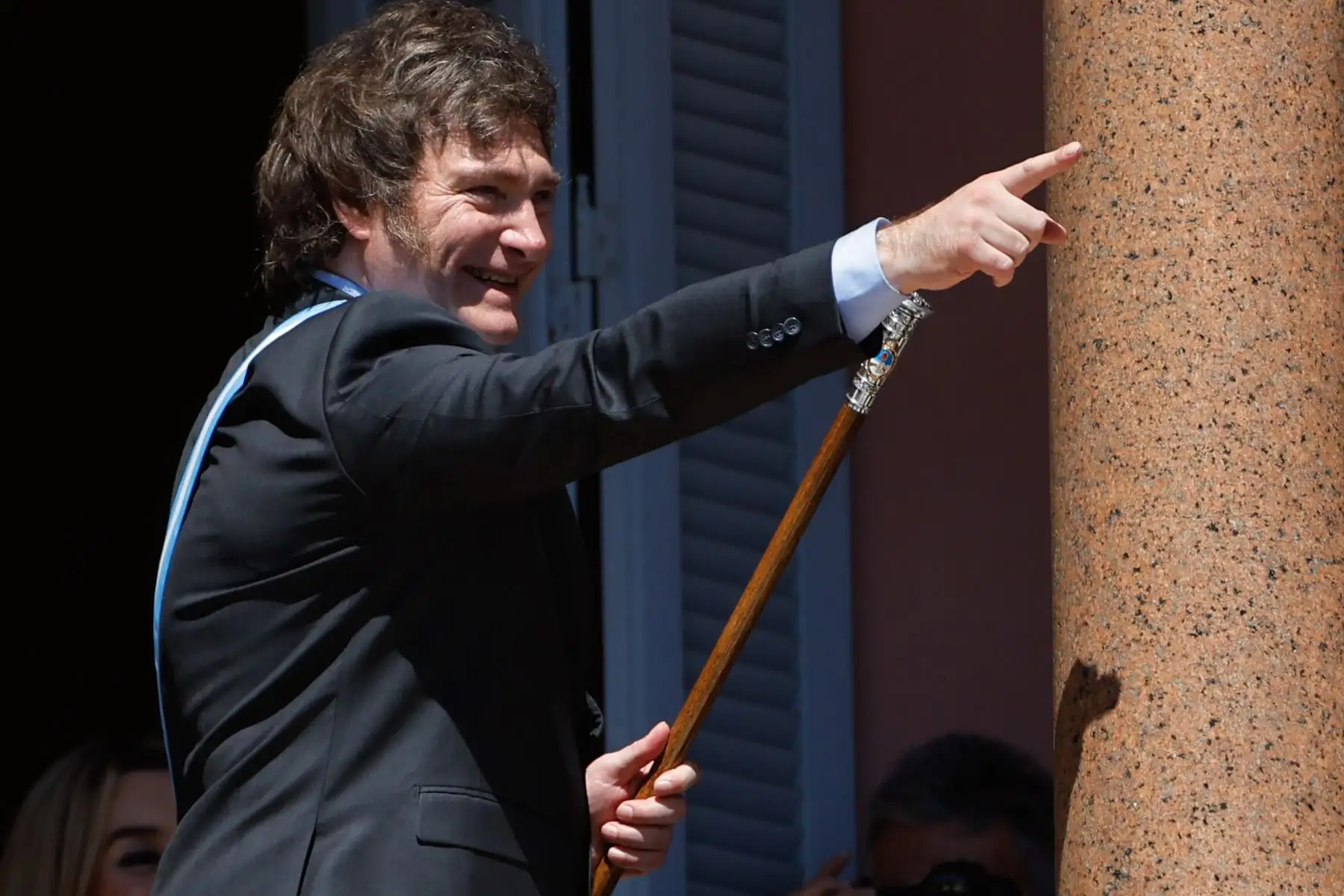 El economista libertario Javier Milei juró este domingo como nuevo presidente de Argentina en el Congreso de la Nación, en Buenos Aires. Foto: EFE