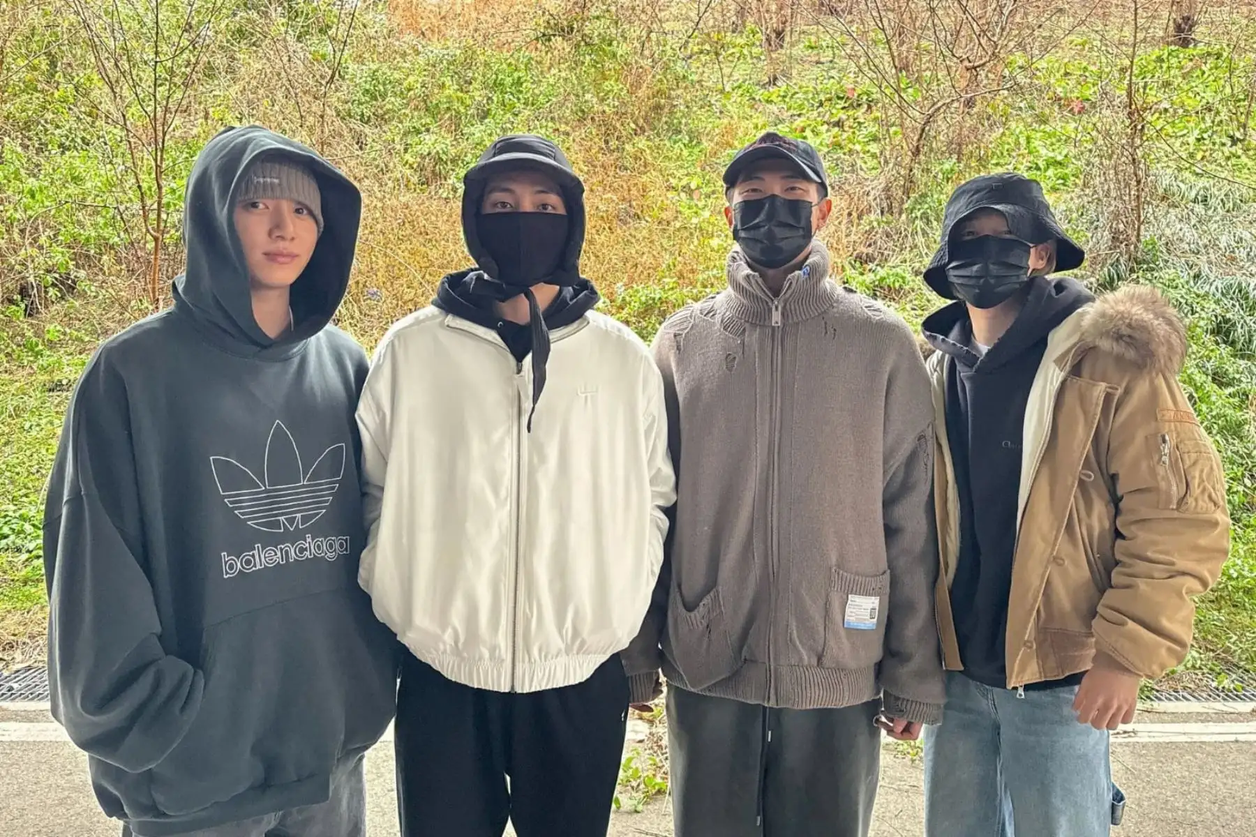 RM y V, dos integrantes del popular grupo surcoreano BTS, empiezan a cumplir hoy con el servicio militar, algo que harán mañana martes los dos miembros restantes de la formación, Jimin y Jungkook. Así, desde mañana la banda al completo estará cumpliendo de manera simultánea con esta prestación obligatoria en el país asiático. Se espera que el grupo vuelva como septeto en el 2025.
Foto: Internet