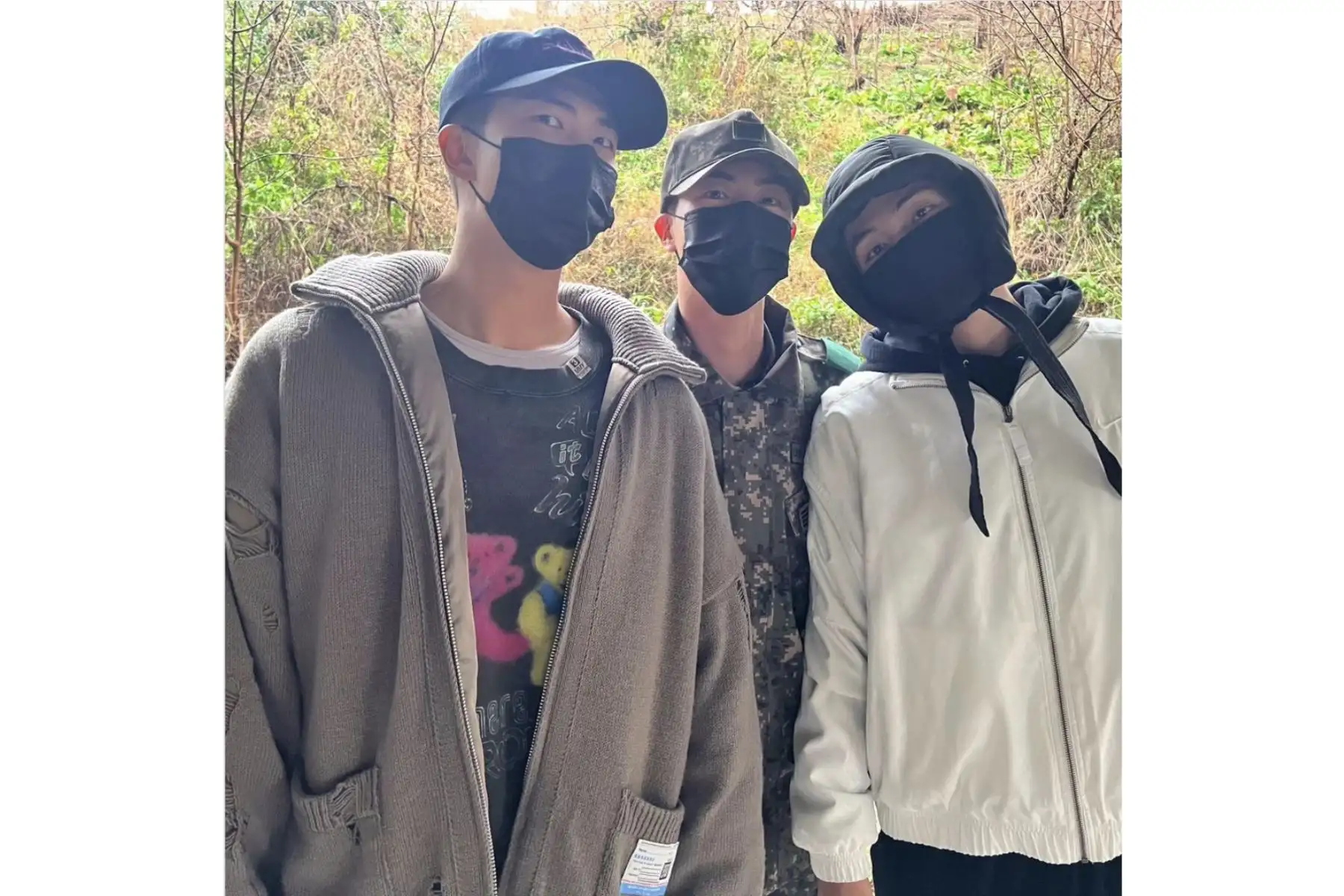 RM y V, dos integrantes del popular grupo surcoreano BTS, empiezan a cumplir hoy con el servicio militar, algo que harán mañana martes los dos miembros restantes de la formación, Jimin y Jungkook. Así, desde mañana la banda al completo estará cumpliendo de manera simultánea con esta prestación obligatoria en el país asiático. Se espera que el grupo vuelva como septeto en el 2025.
Foto: Internet