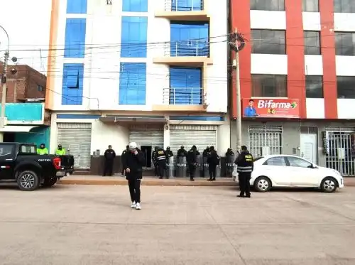 Fiscalía y Policía especializadas en delitos de lavados de activo allanaron 17 inmuebles en Puno durante un operativo contra la banda criminal "Los malditos del sur". ANDINA/Difusión
