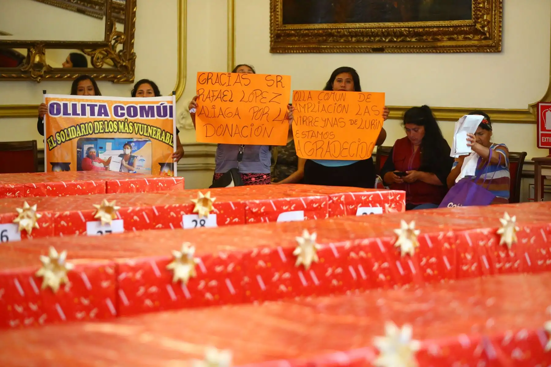 En una actividad realizada en el Palacio Municipal, el alcalde de Lima, Rafael López Aliaga, hizo entrega de 40 congeladoras a las ollas comunes, para garantizar la preservación adecuada de sus alimentos.
Foto: ANDINA/Eddy Ramos