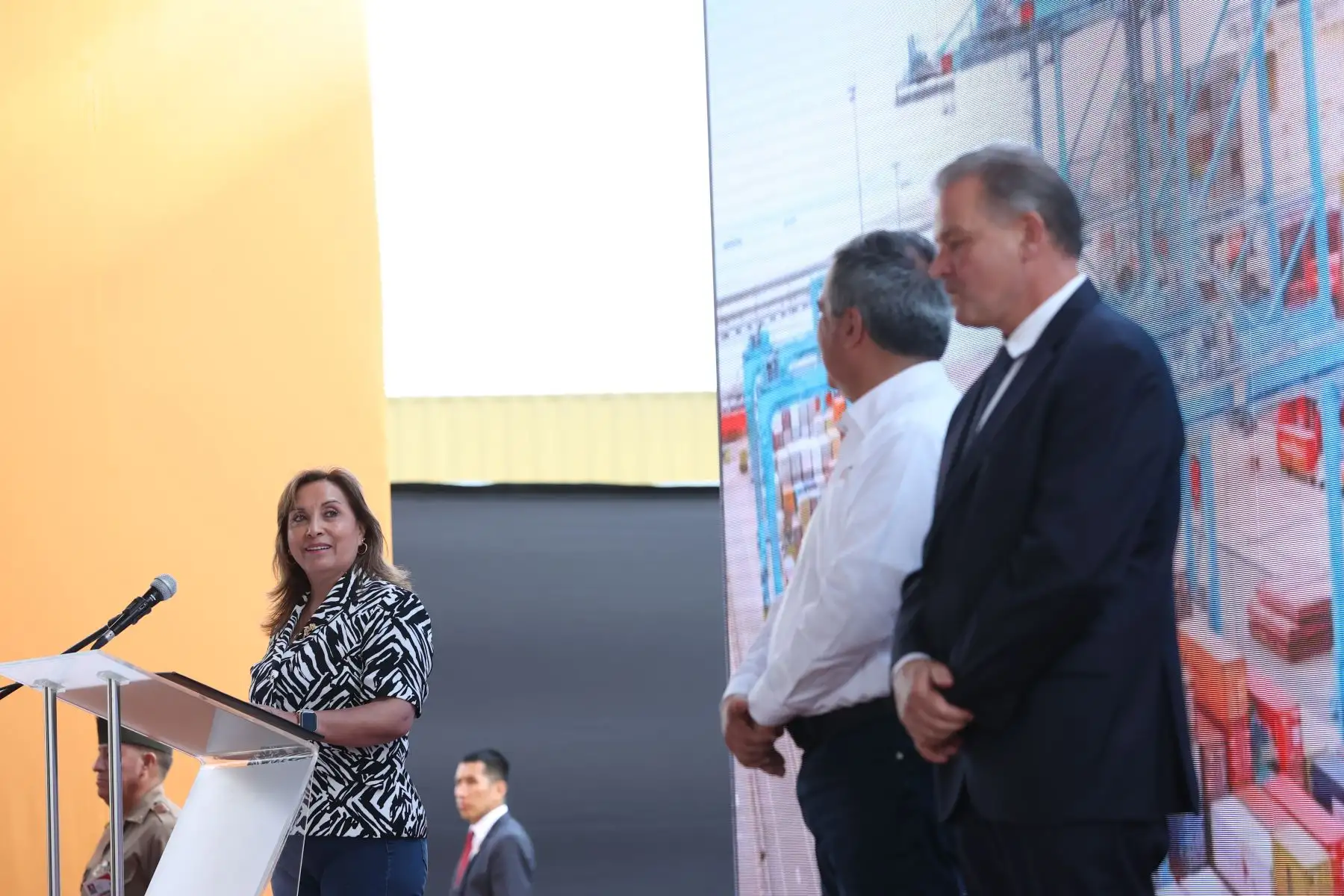 Presidenta Dina Boluarte participa en la ceremonia de colocación de la primera piedra de la etapa 3A del Terminal Norte Multipropósito del Callao. Foto: ANDINA/ Prensa Presidencia