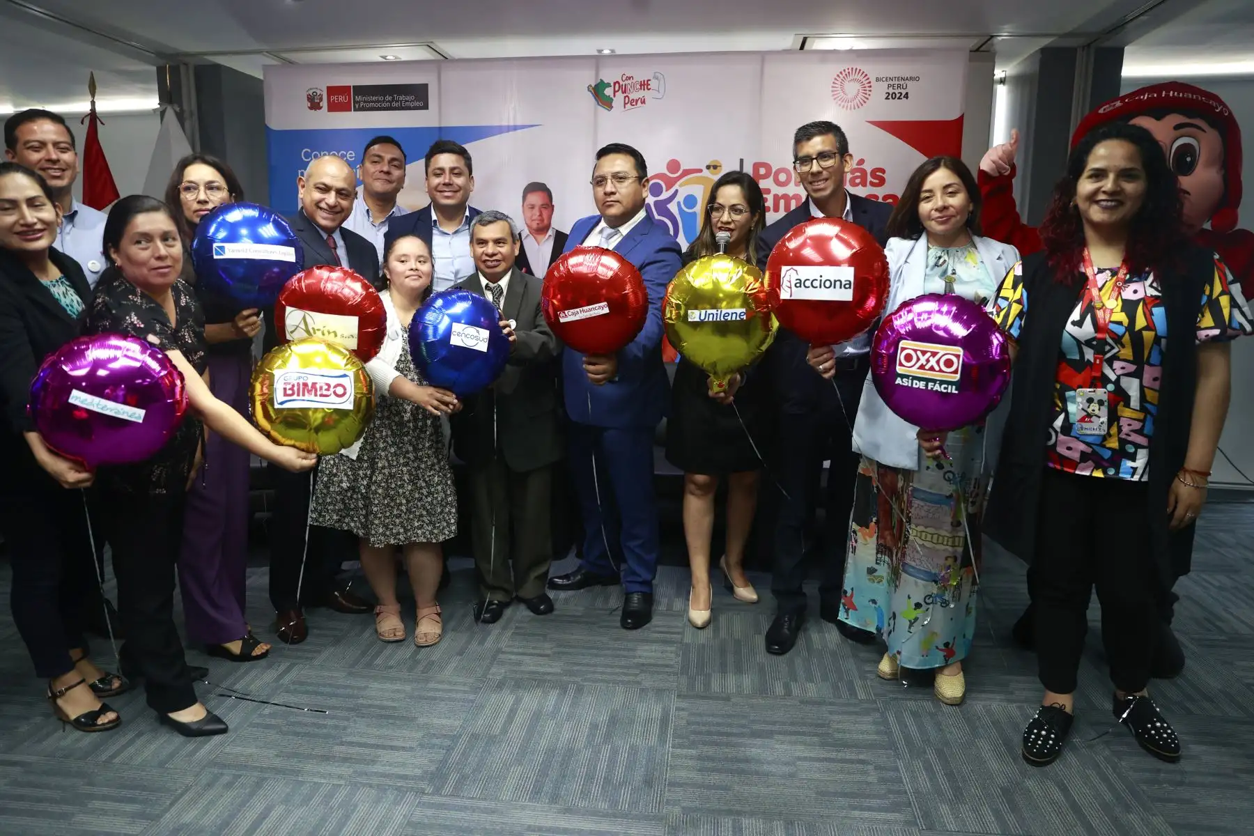 Como parte de la campaña: “Por más empresas inclusivas”, que busca crear una comunidad de empresas concientizada del valor y productividad de las personas con discapacidad. El Ministerio de Trabajo y Promoción del Empleo reconoció públicamente a las organizaciones privadas que, como parte de sus buenas prácticas empresariales, han contratado personas con discapacidad promoviendo espacios laborales abiertos, accesibles e inclusivos.
Foto: ANDINA/Vidal Tarqui