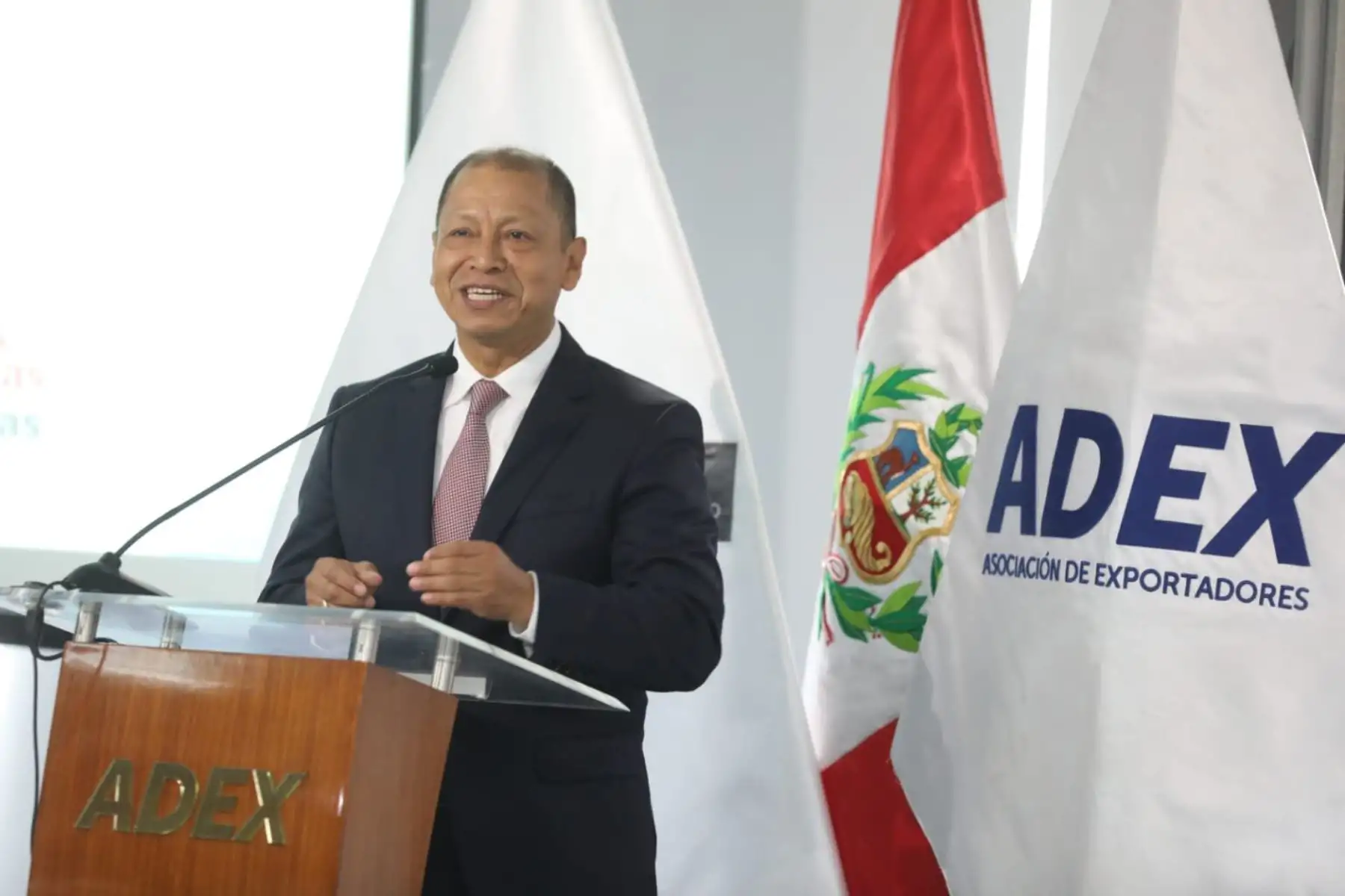 Como parte de la campaña: “Por más empresas inclusivas”, que busca crear una comunidad de empresas concientizada del valor y productividad de las personas con discapacidad. El Ministerio de Trabajo y Promoción del Empleo reconoció públicamente a las organizaciones privadas que, como parte de sus buenas prácticas empresariales, han contratado personas con discapacidad promoviendo espacios laborales abiertos, accesibles e inclusivos.
Foto: ANDINA/Vidal Tarqui