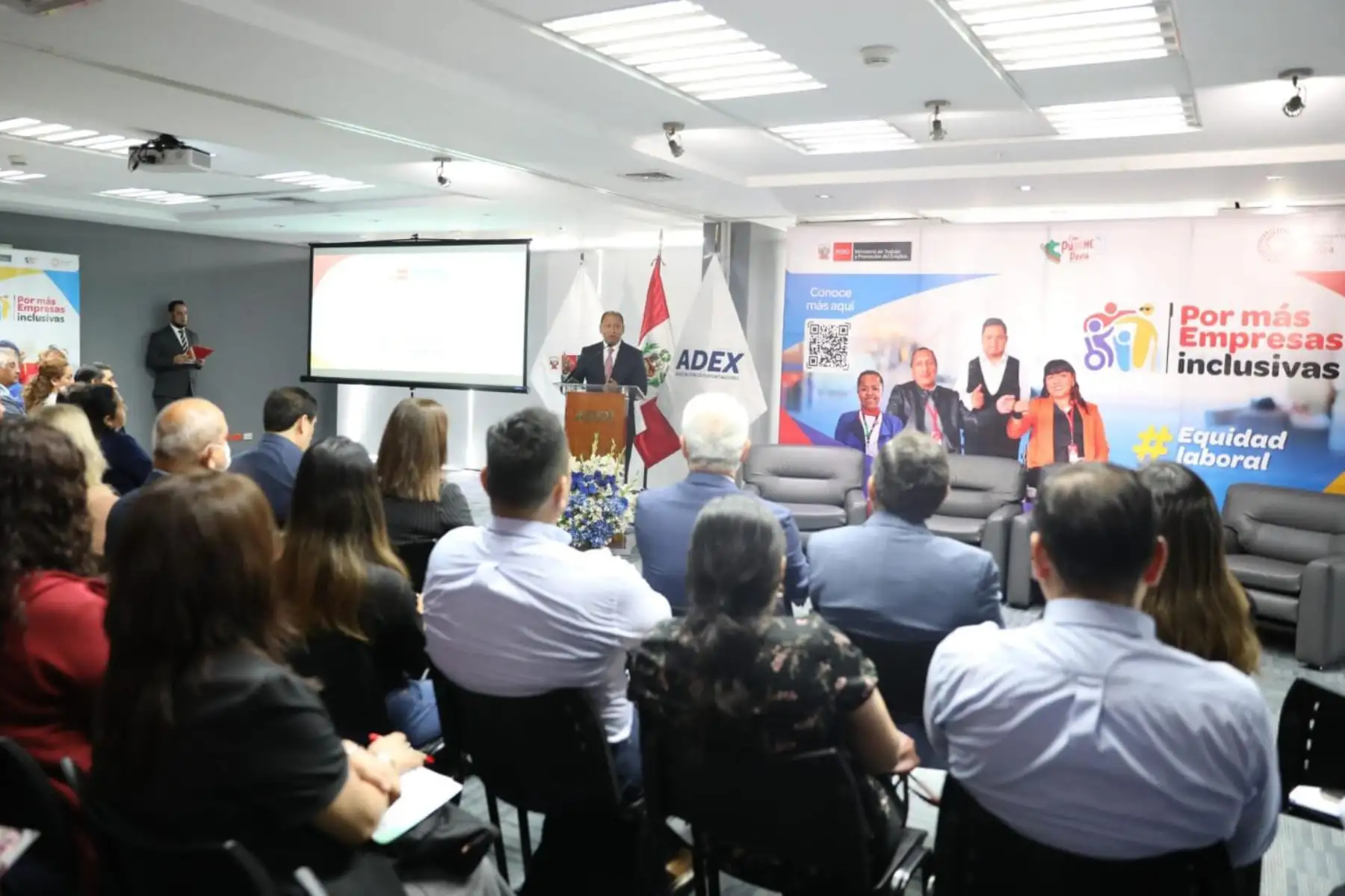 Como parte de la campaña: “Por más empresas inclusivas”, que busca crear una comunidad de empresas concientizada del valor y productividad de las personas con discapacidad. El Ministerio de Trabajo y Promoción del Empleo reconoció públicamente a las organizaciones privadas que, como parte de sus buenas prácticas empresariales, han contratado personas con discapacidad promoviendo espacios laborales abiertos, accesibles e inclusivos.
Foto: ANDINA/Vidal Tarqui