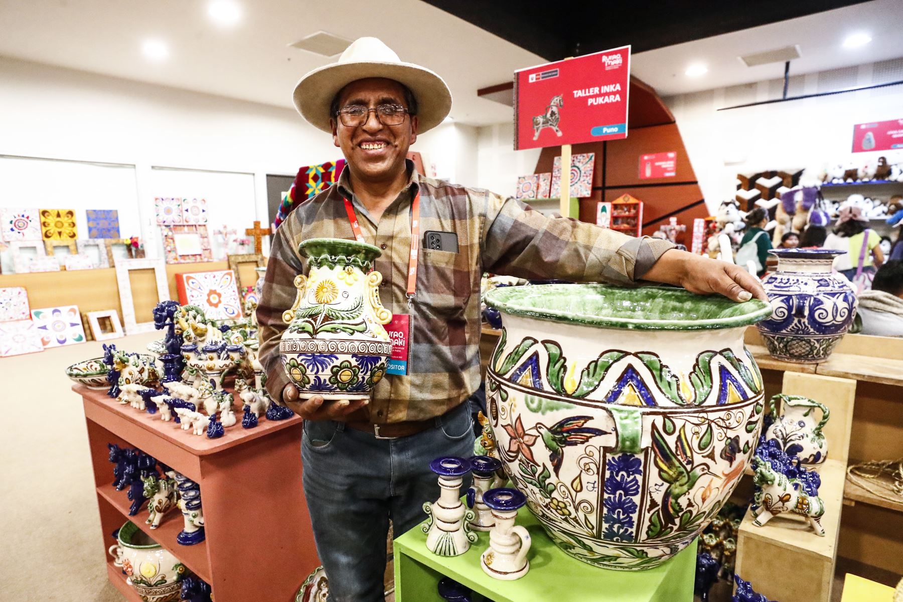 Más de 300 colectivos de artesanos y artistas tradicionales en Mekenma Tee Aka, Ruraq mak.