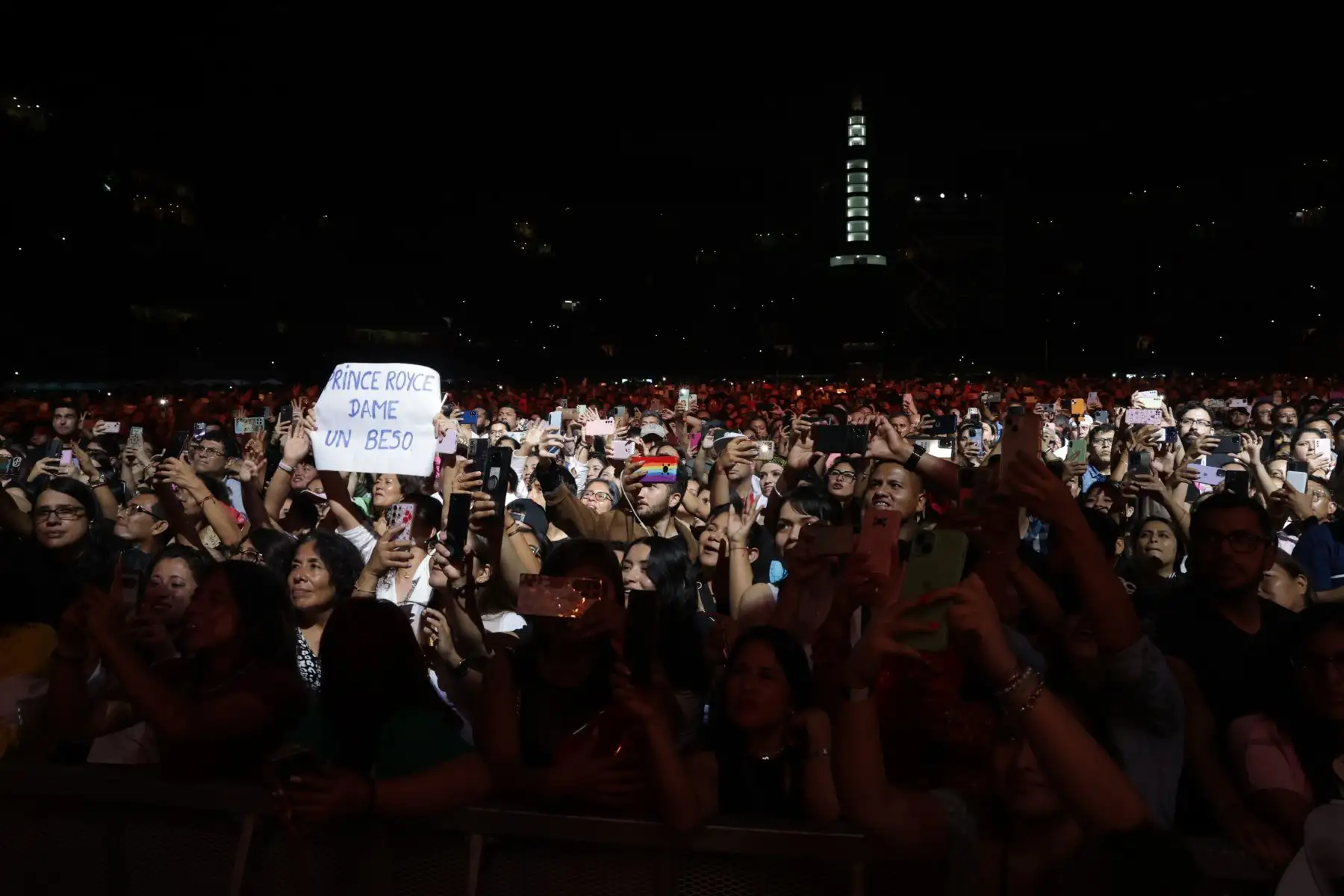El rey de la bachata, Prince Royce, se presentó en el Estadio Nacional de Lima como parte de la gira de conciertos  "Viviendo Tour"  junto a Marc Anthony Foto: ANDINA/Andrés Valle
