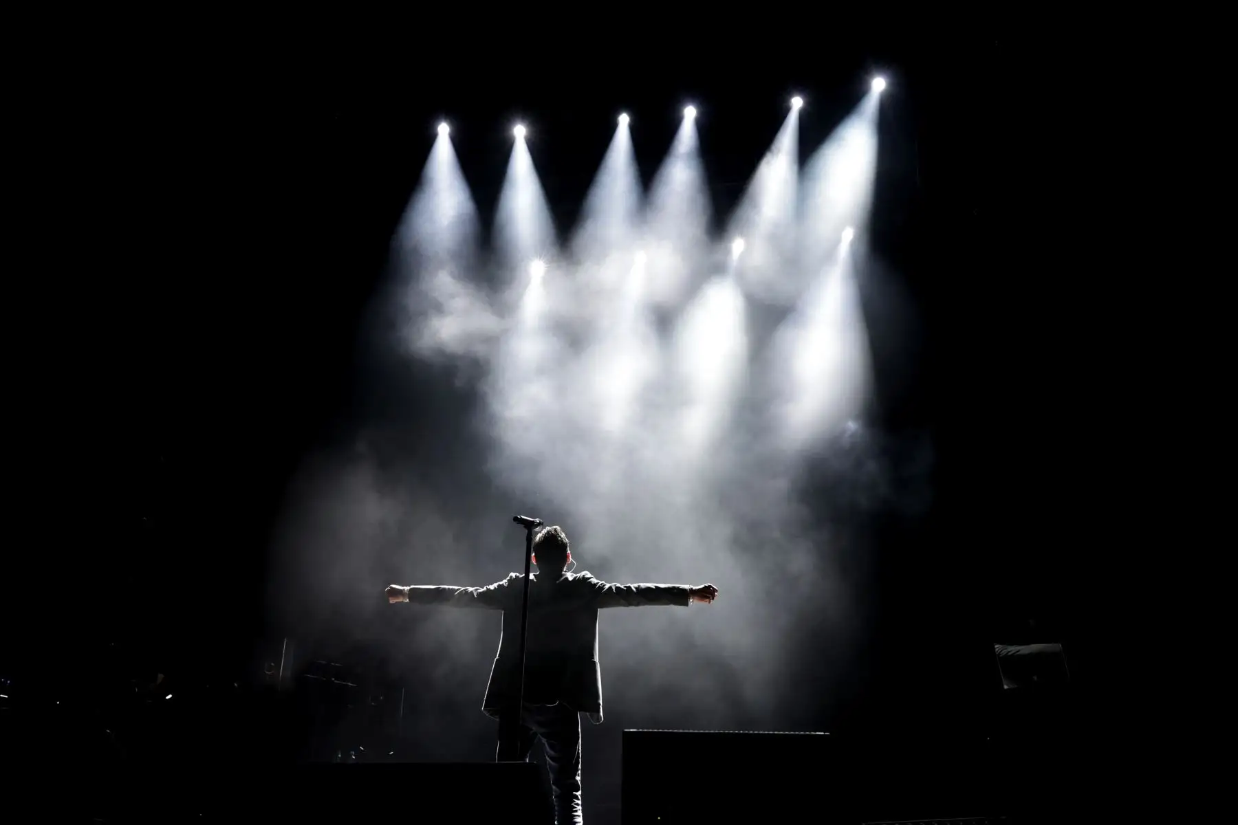 Marc Anthony está de vuelta en nuestro país con su gira ‘Viviendo Tour’. En esta ocasión el cantante boricua vino al Perú junto al rey de la bachata Prince Royce, pero también estuvo acompañado por los artistas peruanos Deyvis Orosco y Mauricio Mesones que fueron parte el vibrante show del divo de la salsa que se llevó a cabo esta noche en el Estadio Nacional de Lima.
Foto: ANDINA / Andrés Valle