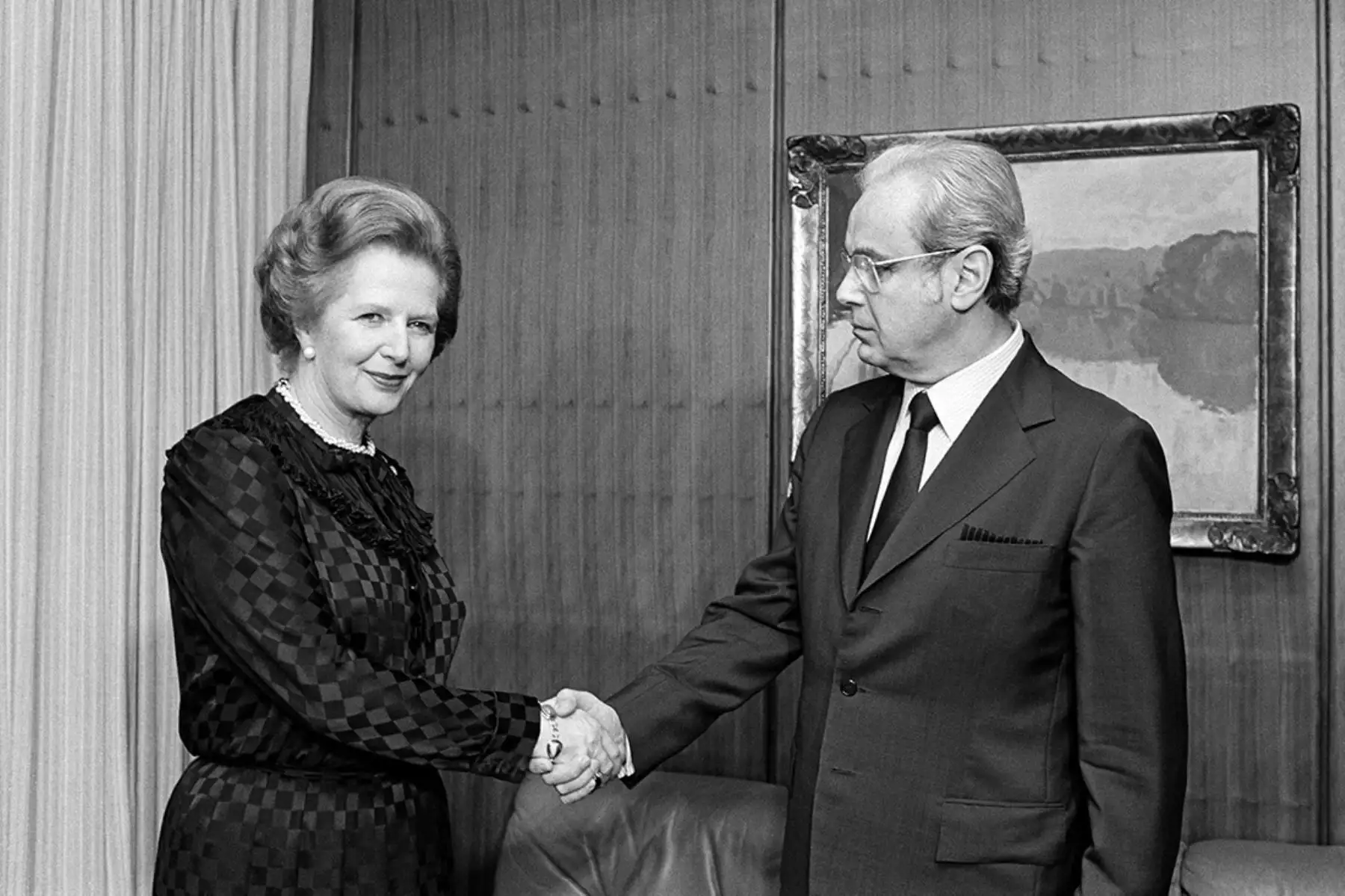 Naciones Unidas, Nueva York - 22 junio 1982 / La primera ministra del Reino Unido, Margaret Thatcher, realizó una visita oficial a las Naciones Unidas y se dirigió a la segunda sesión especial de la Asamblea General sobre Desarme. Fue recibida por el secretario general Javier Pérez de Cuéllar.  Foto: United Nations Photo