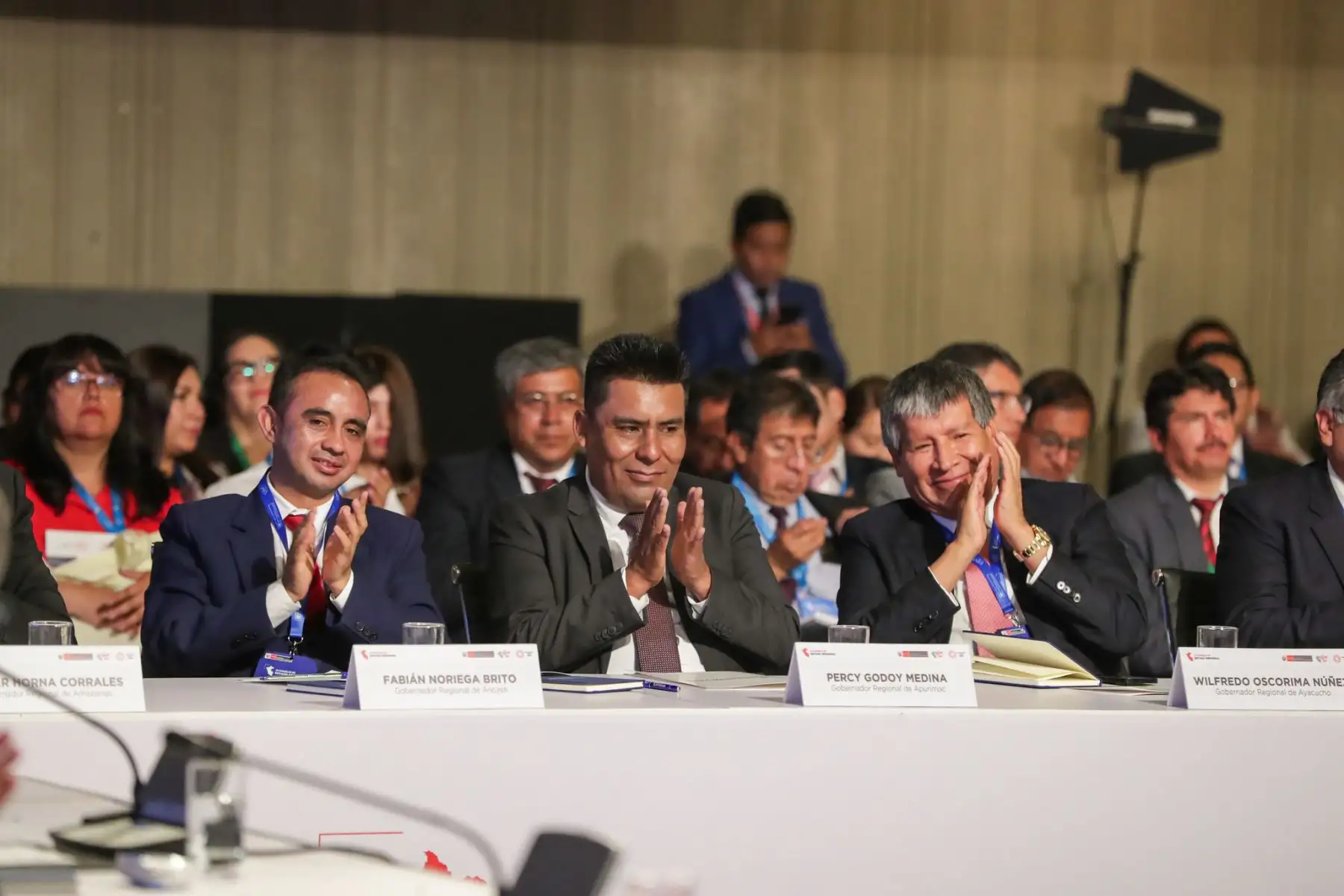 La presidenta Dina Boluarte,  acompañada por el premier Alberto Otárola participó hoy en la tercera sesión del Consejo de Estado Regional, que contó con la asistencia de los ministros de Estado y los gobernadores regionales de todo el país.
Foto: ANDINA/PCM