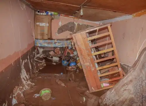 Una vivienda colapsó y otras resultaron afectadas a consecuencia de las lluvias intensas que se registraron en el distrito cusqueño de San Jerónimo. Las precipitaciones provocaron también la caída de un huaico que causó daños en la red de agua potable. ANDINA/Difusión
