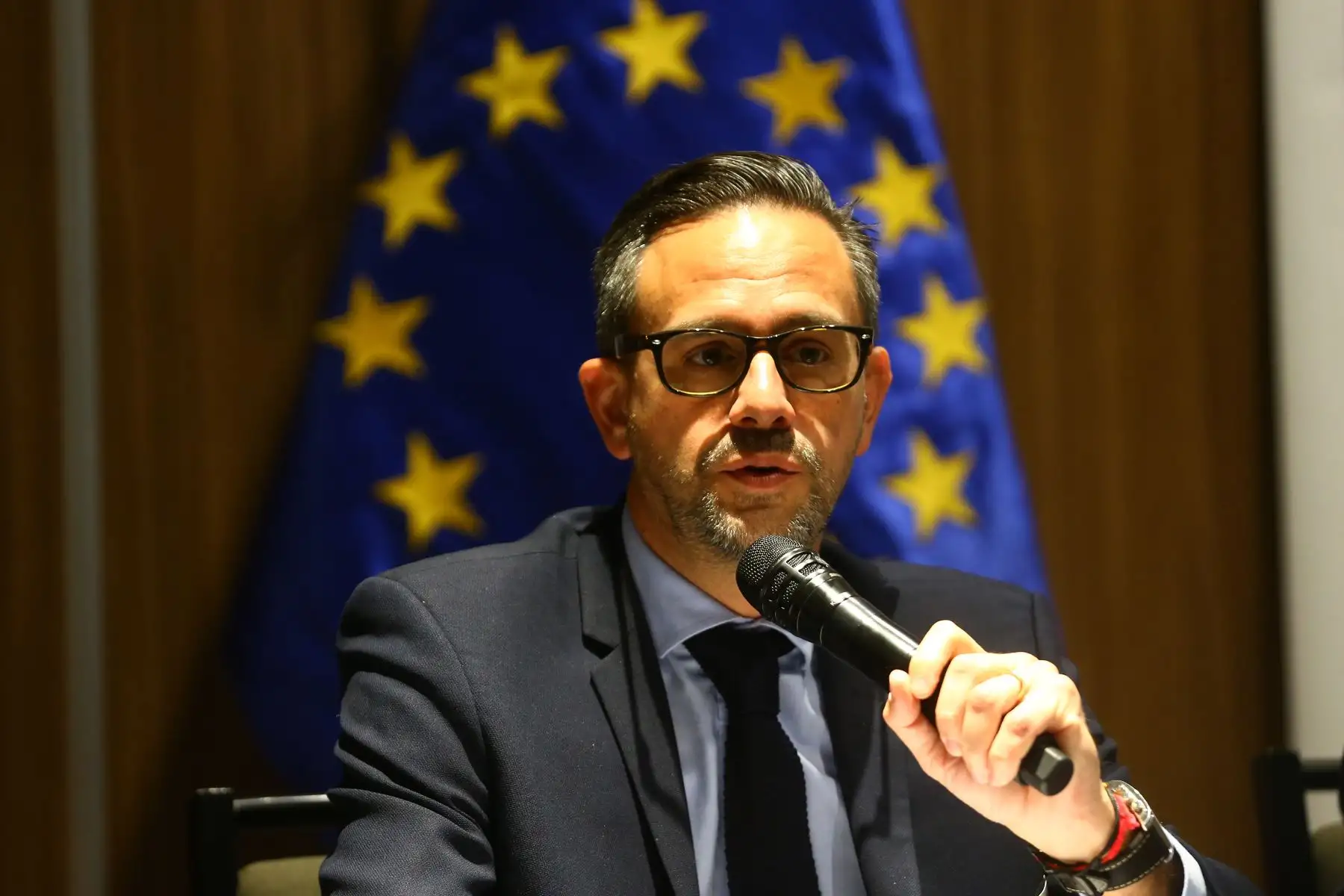 EuroCámaras   presenta su tercer Documento de Posición (DP) con la colaboración técnica de la Unión Europea. El documento contempla la visión común de las empresas europeas presentesen el Perú sobre temas de comercio e inversión. En la reunión participaron:  Raúl Alta Torre Del Águila, Presidente de EuroCámaras de Perú y Olivier Coupleux, consejero económico y comercial en la Delegación de la Unión Europea en Perú.
Foto; ANDINA/ Eddy Ramos